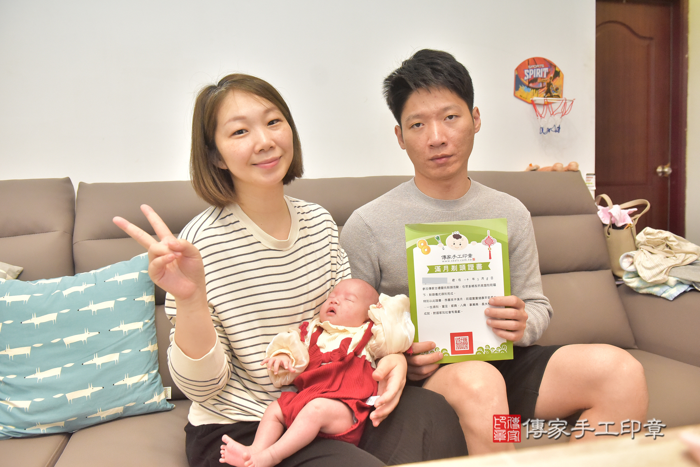 晴晴寶寶(台中市北屯區到府嬰兒晴晴寶寶滿月剃頭理髮、到府嬰兒剃胎毛儀式吉祥話)。到府剃頭剃胎毛主持、專業拍照、證書。★購買「臍帶章、肚臍章、胎毛筆刷印章」贈送：剃頭、收涎、抓周，三選一。2025.3.8，照片10