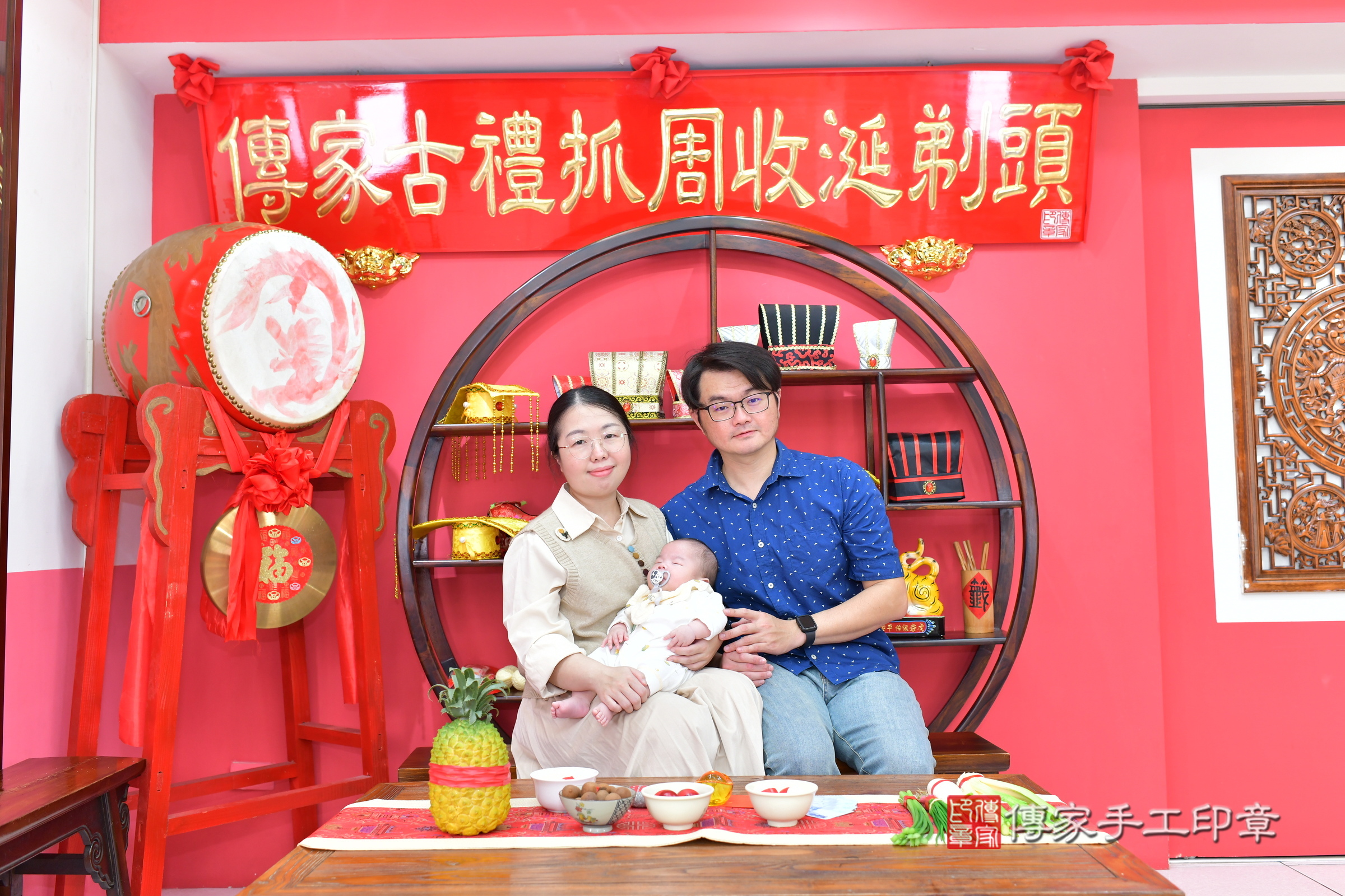 叡叡寶寶(台中市北區嬰兒寶寶滿月剃頭理髮、嬰兒剃胎毛儀式吉祥話)。中國風會場，爸媽寶貝穿「日中韓」古裝禮服。專業拍照、證書。★購買「臍帶章、肚臍章、胎毛筆刷印章」贈送：剃頭、收涎、抓周，三選一。2025.3.9，照片4