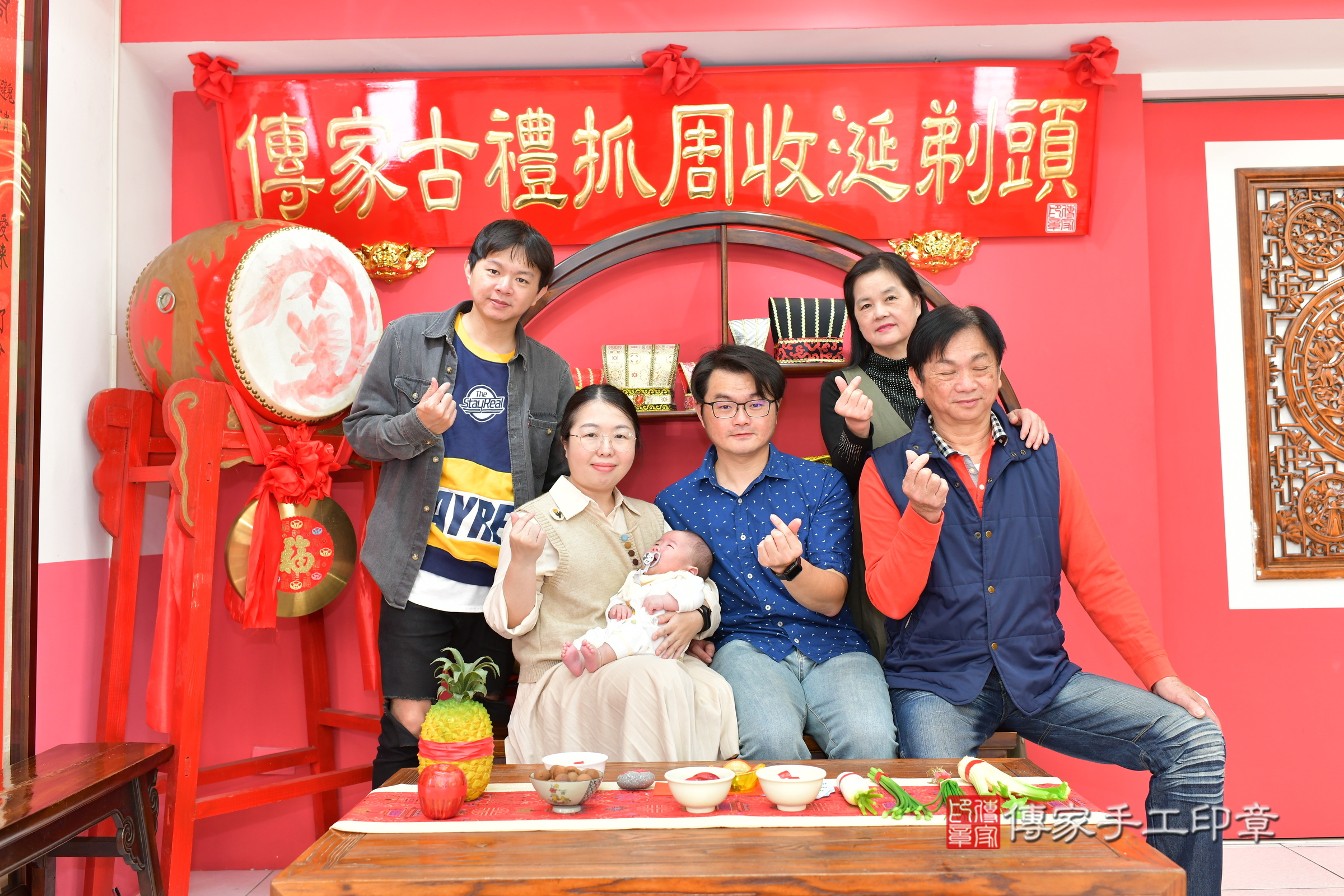 叡叡寶寶(台中市北區嬰兒寶寶滿月剃頭理髮、嬰兒剃胎毛儀式吉祥話)。中國風會場，爸媽寶貝穿「日中韓」古裝禮服。專業拍照、證書。★購買「臍帶章、肚臍章、胎毛筆刷印章」贈送：剃頭、收涎、抓周，三選一。2025.3.9，照片6