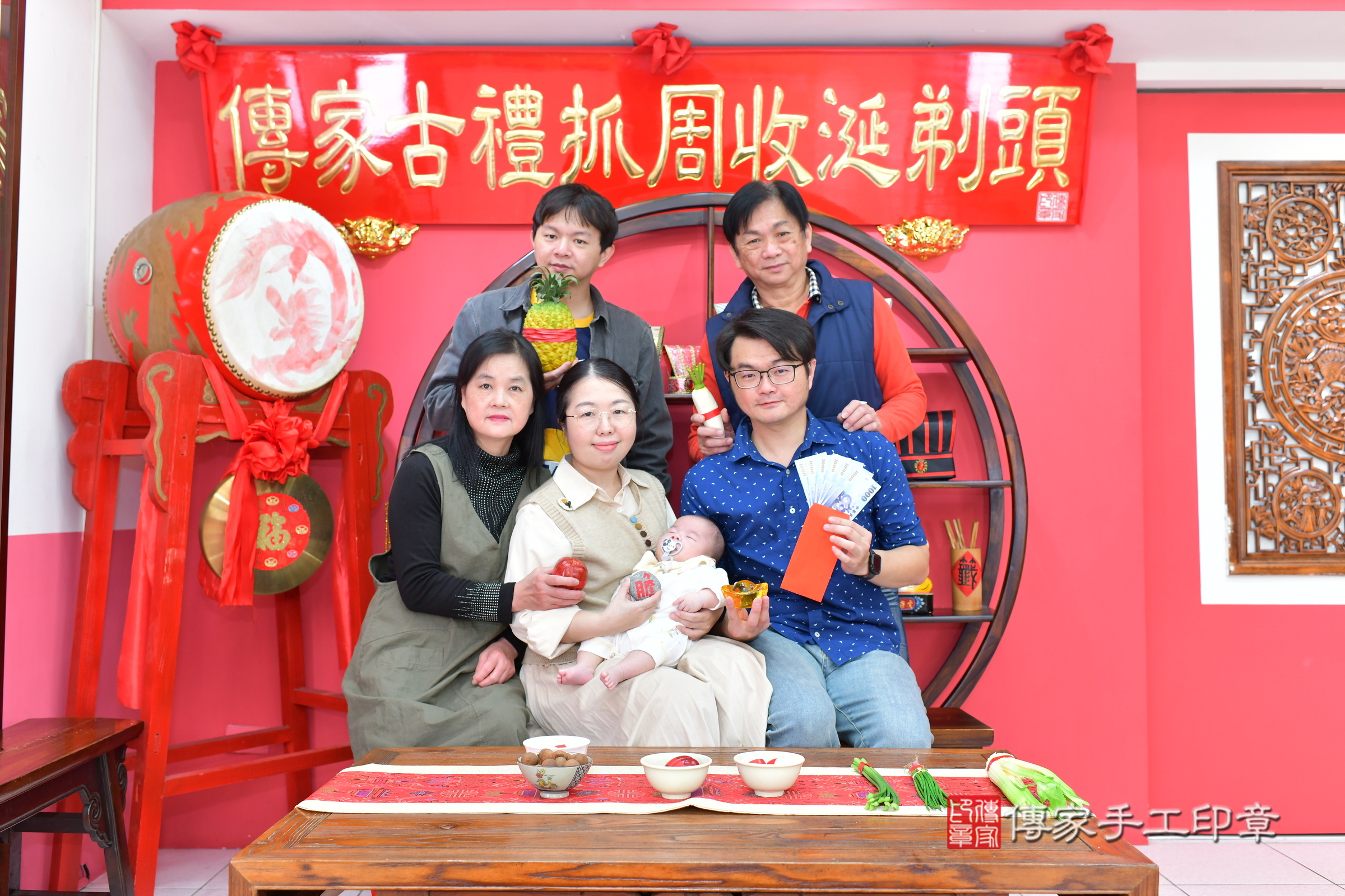 叡叡寶寶(台中市北區嬰兒寶寶滿月剃頭理髮、嬰兒剃胎毛儀式吉祥話)。中國風會場，爸媽寶貝穿「日中韓」古裝禮服。專業拍照、證書。★購買「臍帶章、肚臍章、胎毛筆刷印章」贈送：剃頭、收涎、抓周，三選一。2025.3.9，照片8