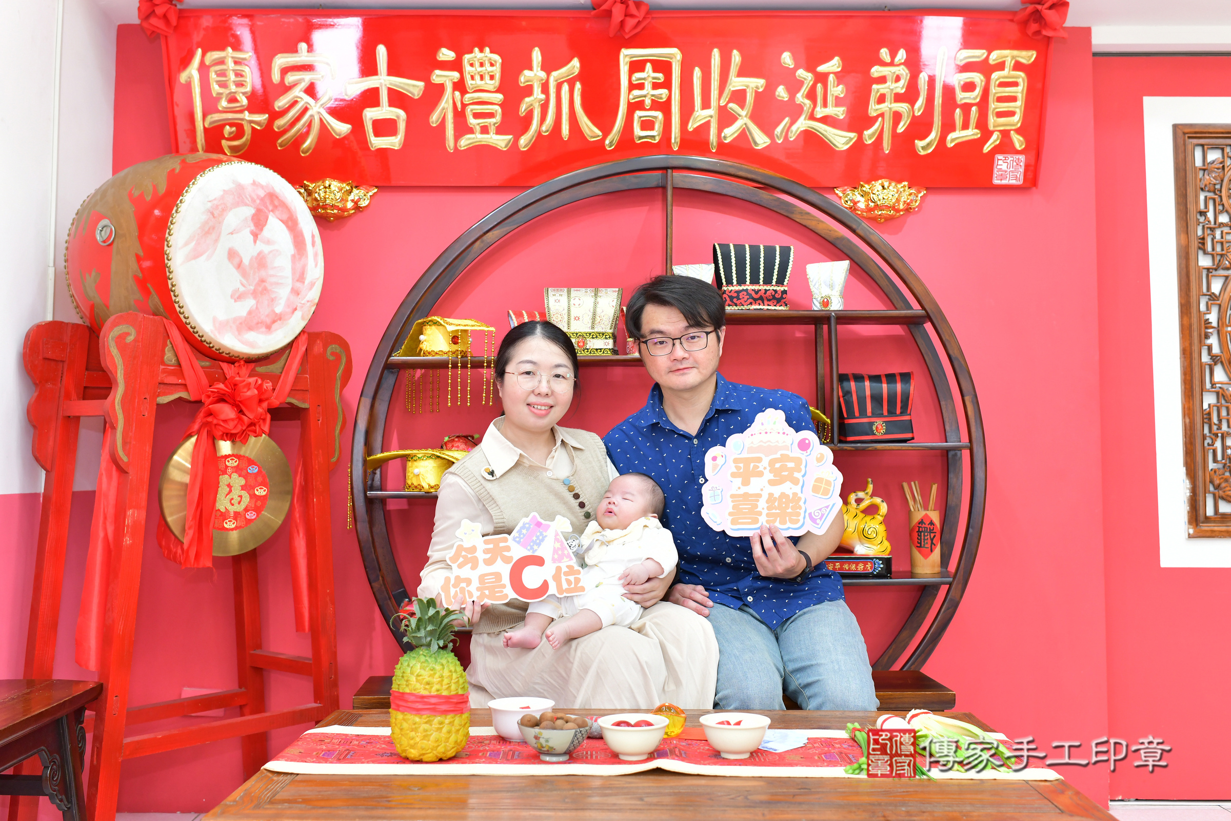 叡叡寶寶(台中市北區嬰兒寶寶滿月剃頭理髮、嬰兒剃胎毛儀式吉祥話)。中國風會場，爸媽寶貝穿「日中韓」古裝禮服。專業拍照、證書。★購買「臍帶章、肚臍章、胎毛筆刷印章」贈送：剃頭、收涎、抓周，三選一。2025.3.9，照片2