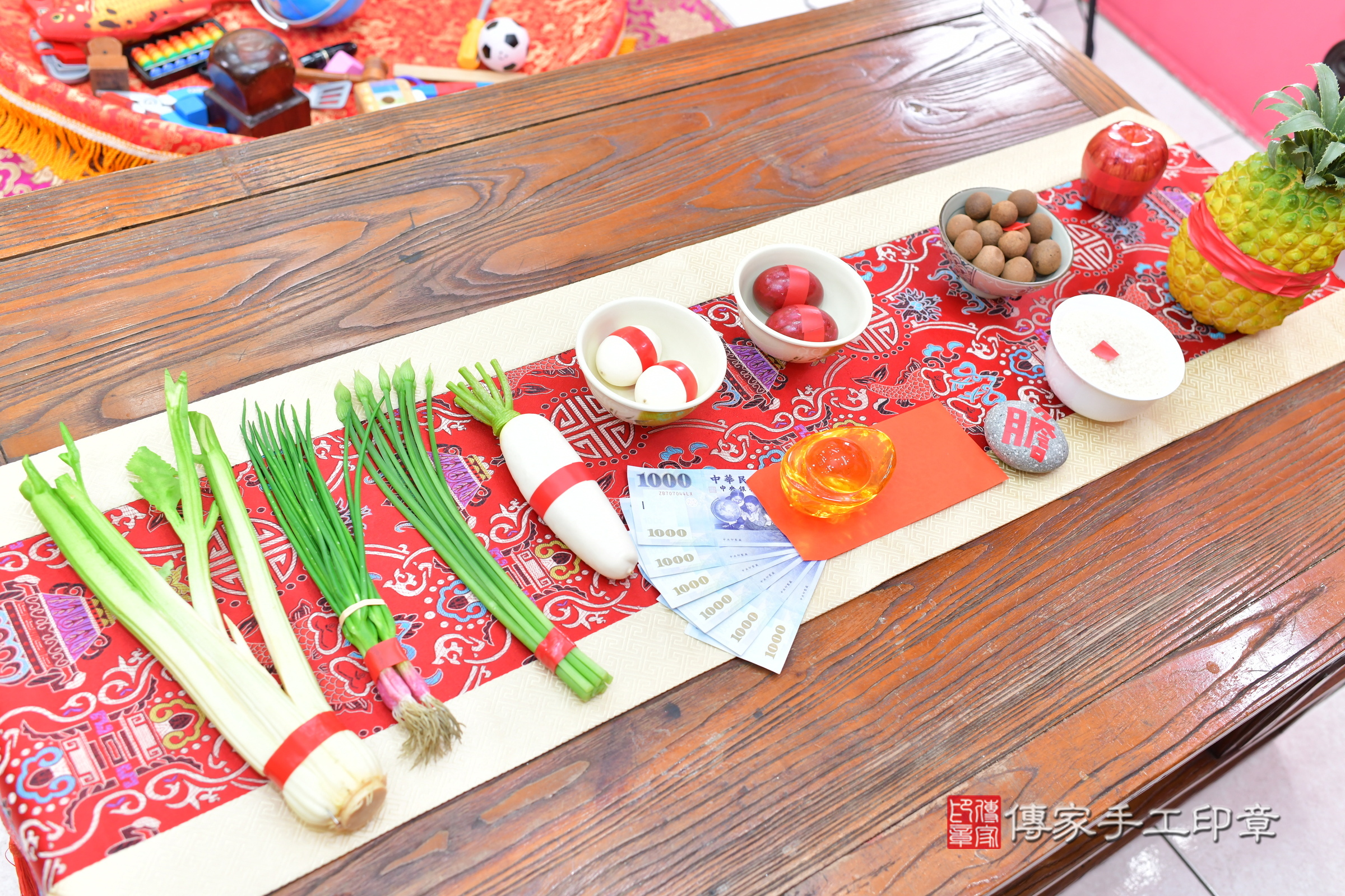 叡叡寶寶(台中市北區嬰兒寶寶滿月剃頭理髮、嬰兒剃胎毛儀式吉祥話)。中國風會場，爸媽寶貝穿「日中韓」古裝禮服。專業拍照、證書。★購買「臍帶章、肚臍章、胎毛筆刷印章」贈送：剃頭、收涎、抓周，三選一。2025.3.9，照片7
