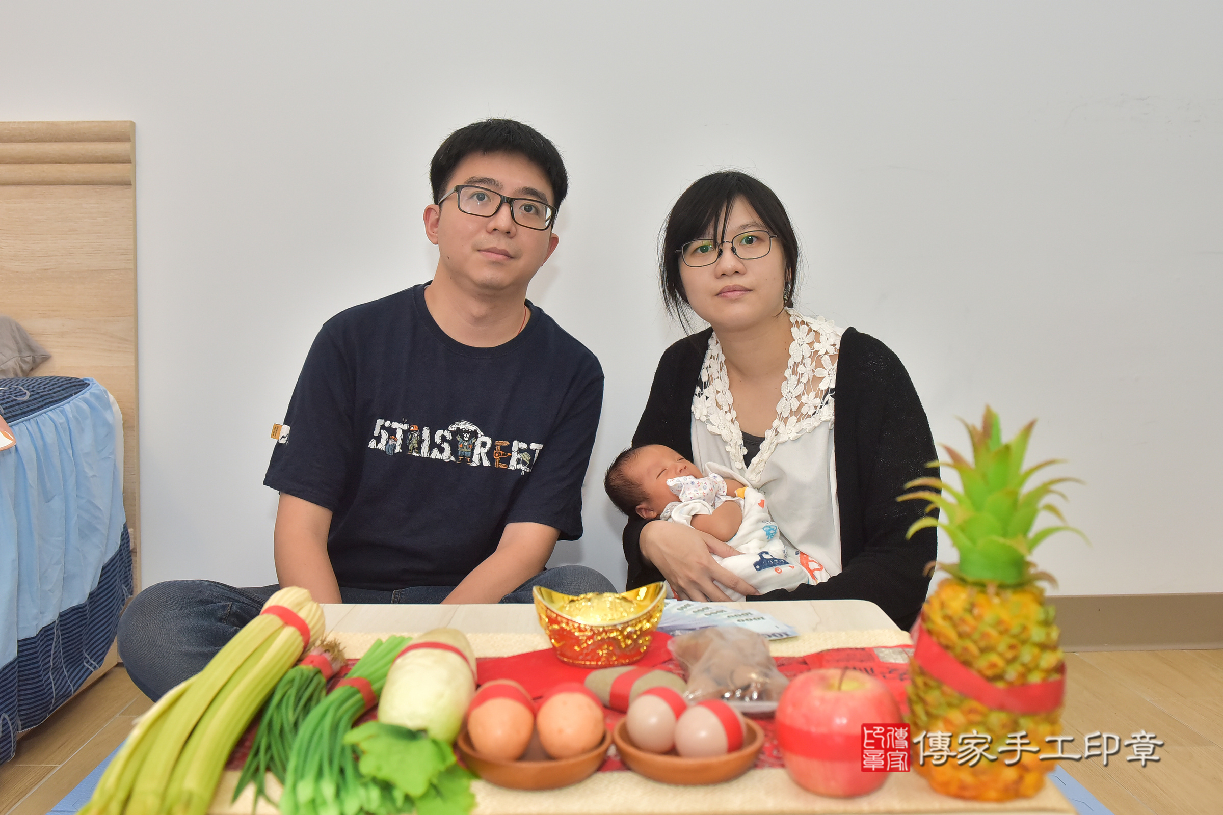 翔翔寶寶(台中市東區到府嬰兒翔翔寶寶滿月剃頭理髮、到府嬰兒剃胎毛儀式吉祥話)。到府剃頭剃胎毛主持、專業拍照、證書。★購買「臍帶章、肚臍章、胎毛筆刷印章」贈送：剃頭、收涎、抓周，三選一。2025.3.13，照片4