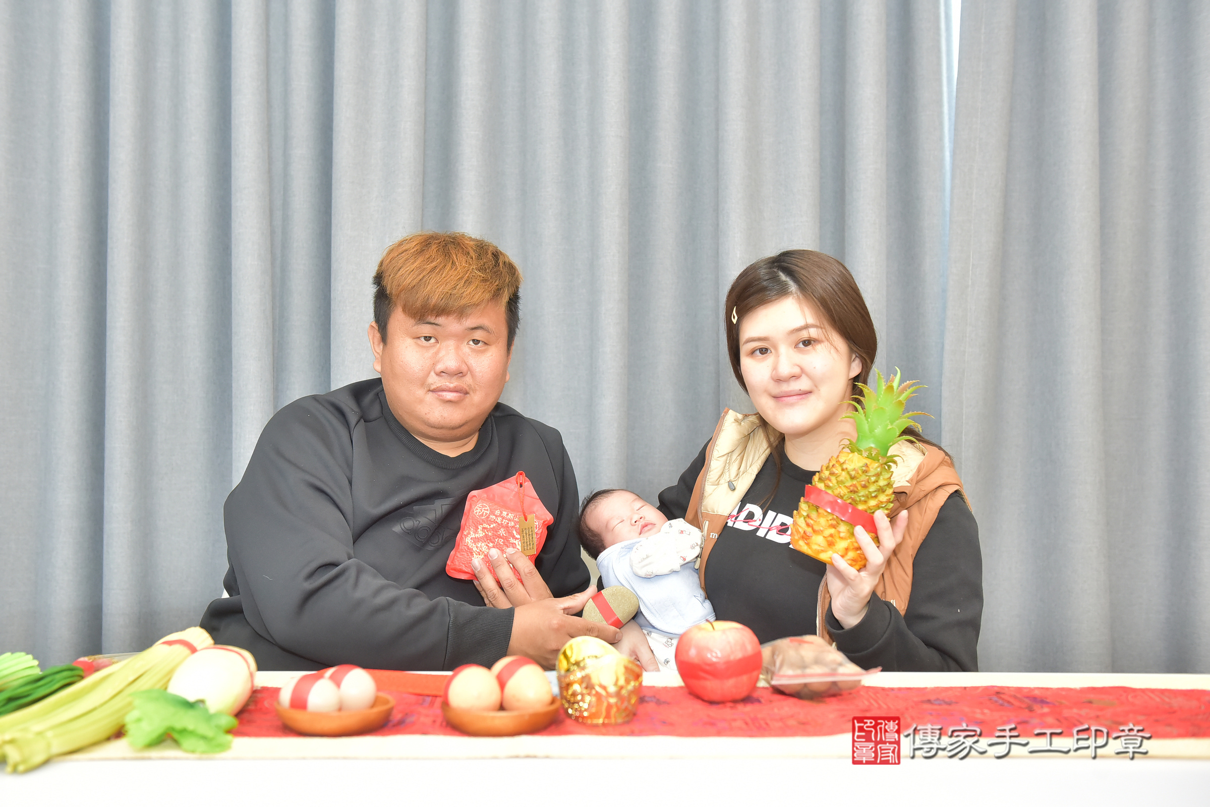 孟孟寶寶(台中市南區到府嬰兒孟孟寶寶滿月剃頭理髮、到府嬰兒剃胎毛儀式吉祥話)。到府剃頭剃胎毛主持、專業拍照、證書。★購買「臍帶章、肚臍章、胎毛筆刷印章」贈送：剃頭、收涎、抓周，三選一。2025.3.19，照片8