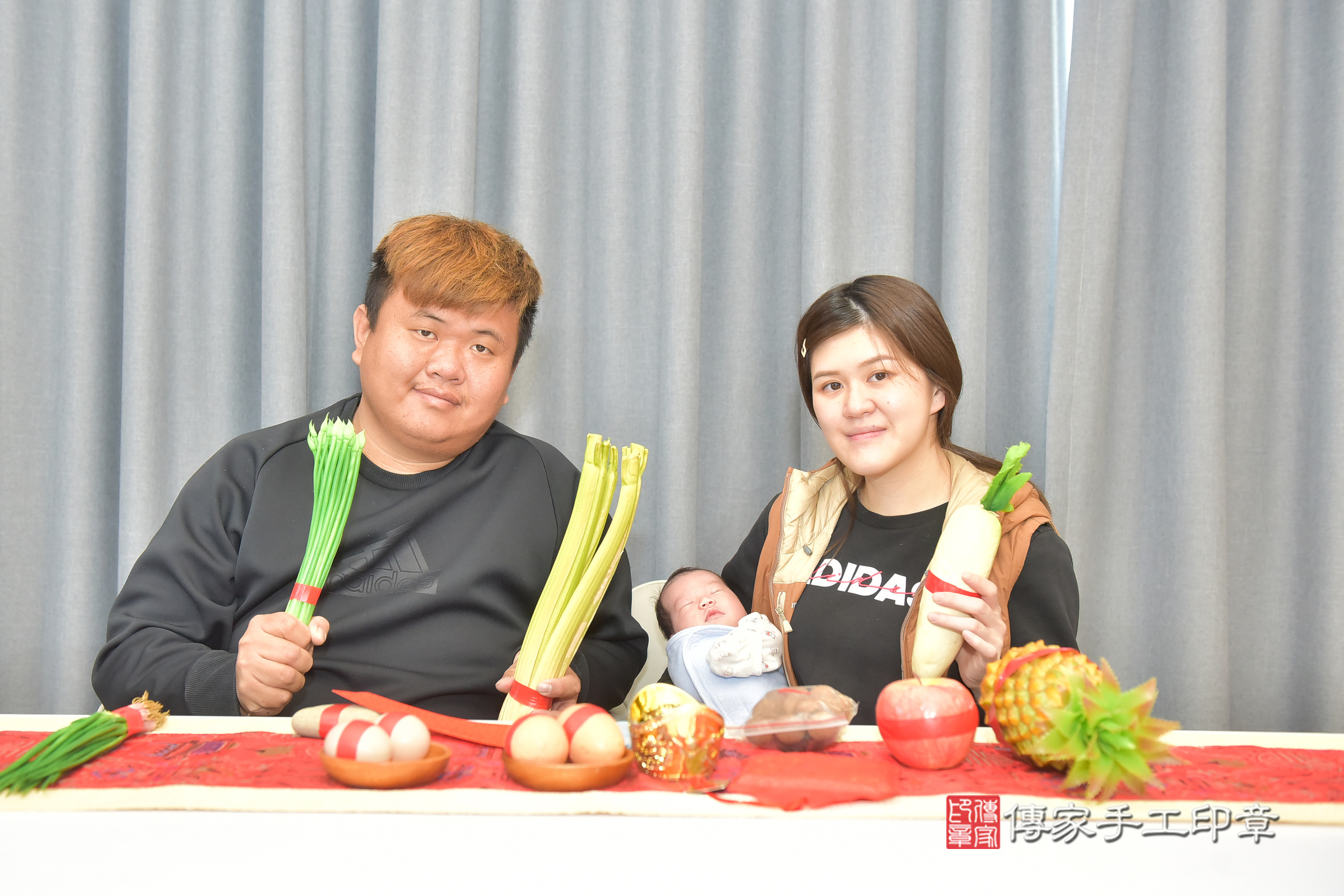 孟孟寶寶(台中市南區到府嬰兒孟孟寶寶滿月剃頭理髮、到府嬰兒剃胎毛儀式吉祥話)。到府剃頭剃胎毛主持、專業拍照、證書。★購買「臍帶章、肚臍章、胎毛筆刷印章」贈送：剃頭、收涎、抓周，三選一。2025.3.19，照片6