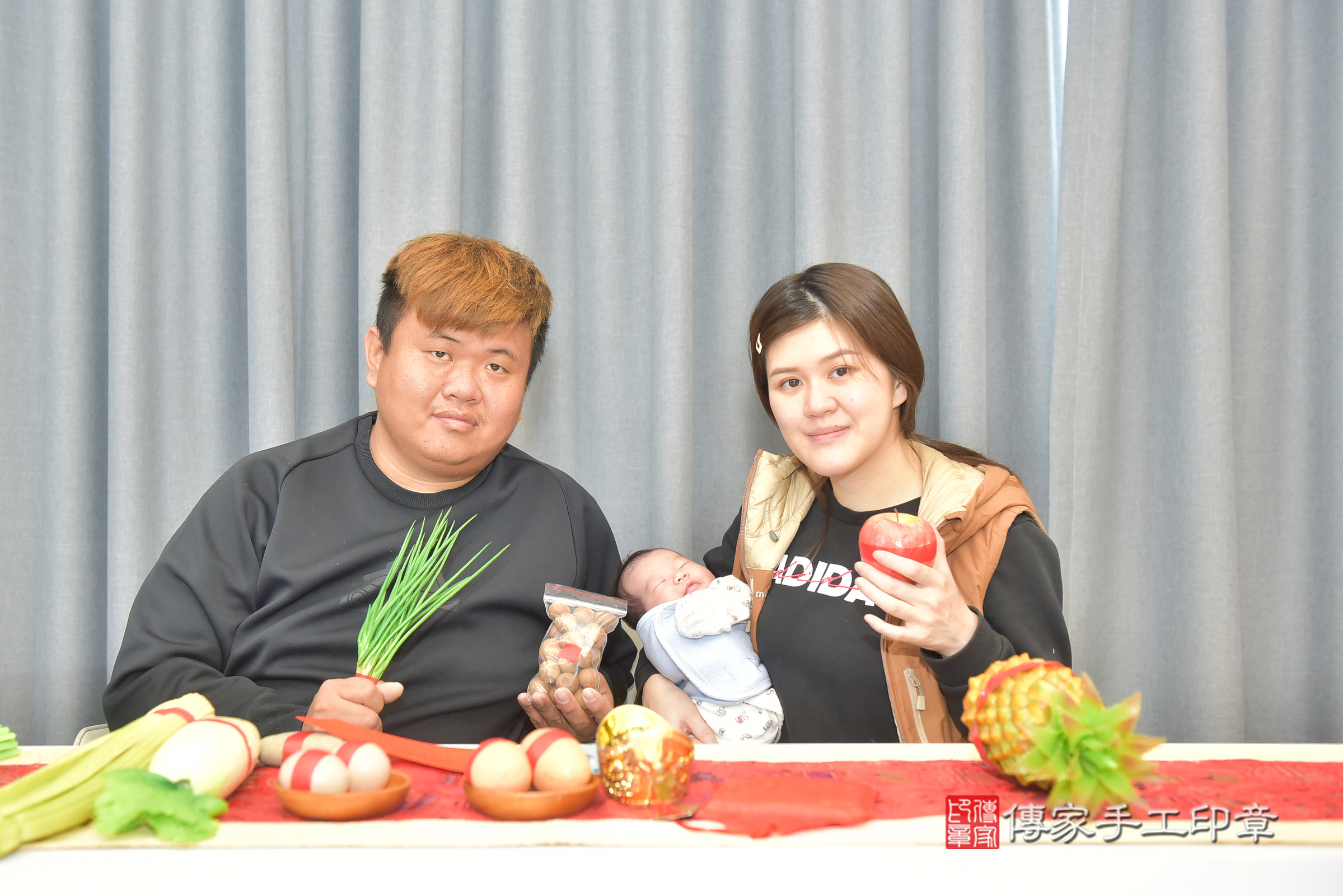 孟孟寶寶(台中市南區到府嬰兒孟孟寶寶滿月剃頭理髮、到府嬰兒剃胎毛儀式吉祥話)。到府剃頭剃胎毛主持、專業拍照、證書。★購買「臍帶章、肚臍章、胎毛筆刷印章」贈送：剃頭、收涎、抓周，三選一。2025.3.19，照片7