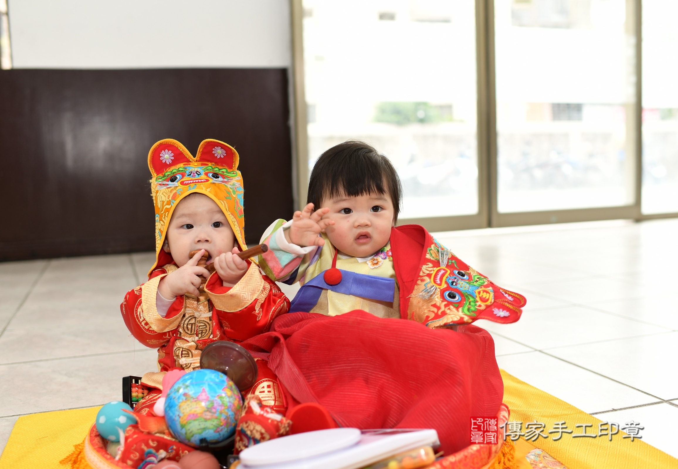 新北市永和區希希寶寶和達達寶寶抓周推薦：傳家新北店到府抓周，嬰兒古禮抓周流程儀式吉祥話、抓周道具物品24種、拍照。抓周證書。2025.4.3，照片2