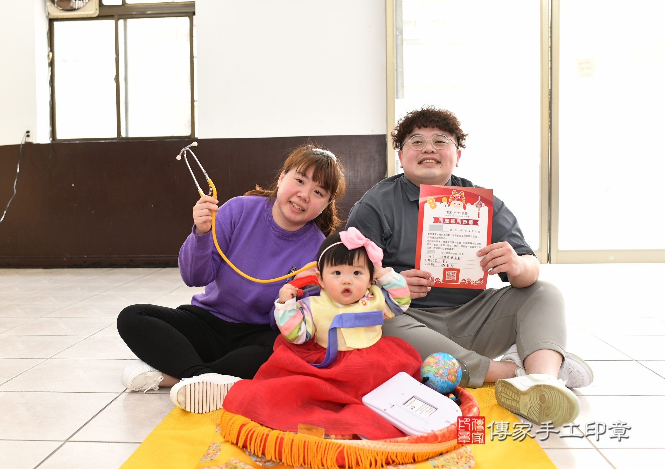 新北市永和區希希寶寶和達達寶寶抓周推薦：傳家新北店到府抓周，嬰兒古禮抓周流程儀式吉祥話、抓周道具物品24種、拍照。抓周證書。2025.4.3，照片21