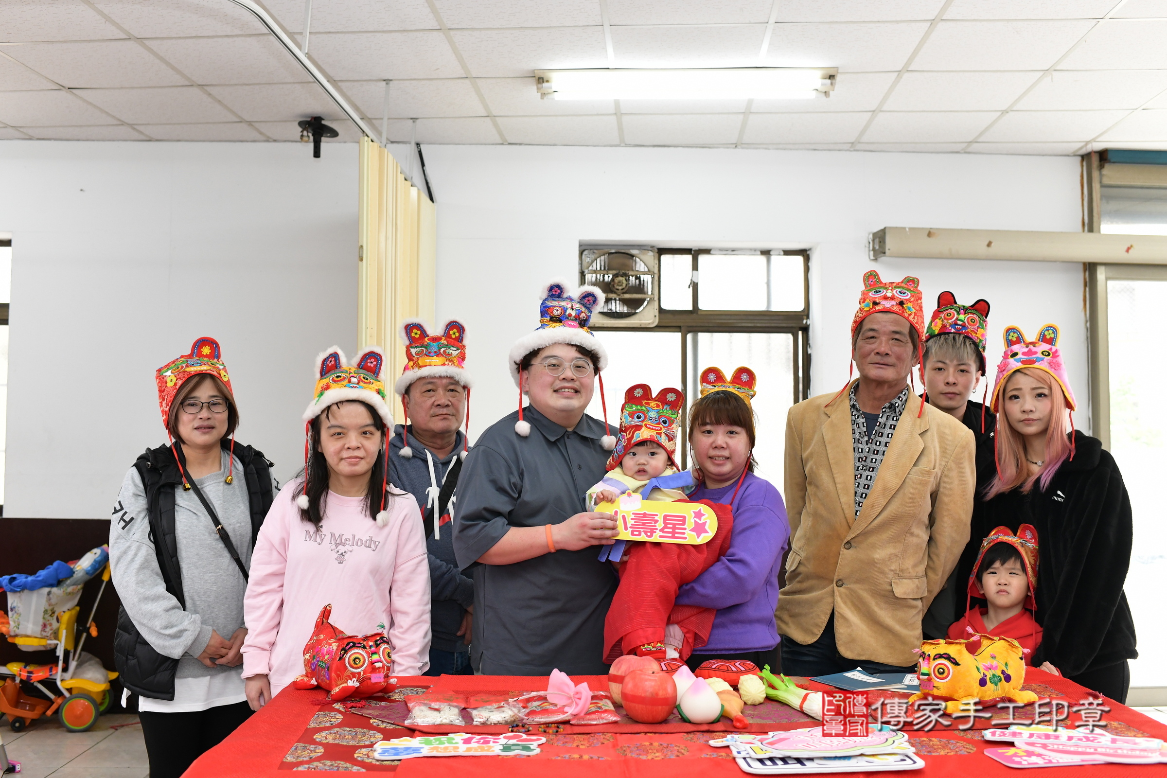新北市永和區希希寶寶和達達寶寶抓周推薦：傳家新北店到府抓周，嬰兒古禮抓周流程儀式吉祥話、抓周道具物品24種、拍照。抓周證書。2025.4.3，照片6