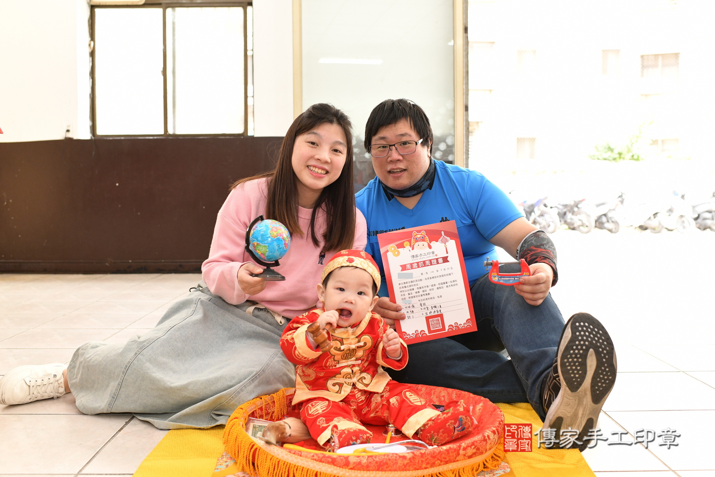 新北市永和區希希寶寶和達達寶寶抓周推薦：傳家新北店到府抓周，嬰兒古禮抓周流程儀式吉祥話、抓周道具物品24種、拍照。抓周證書。2025.4.3，照片22