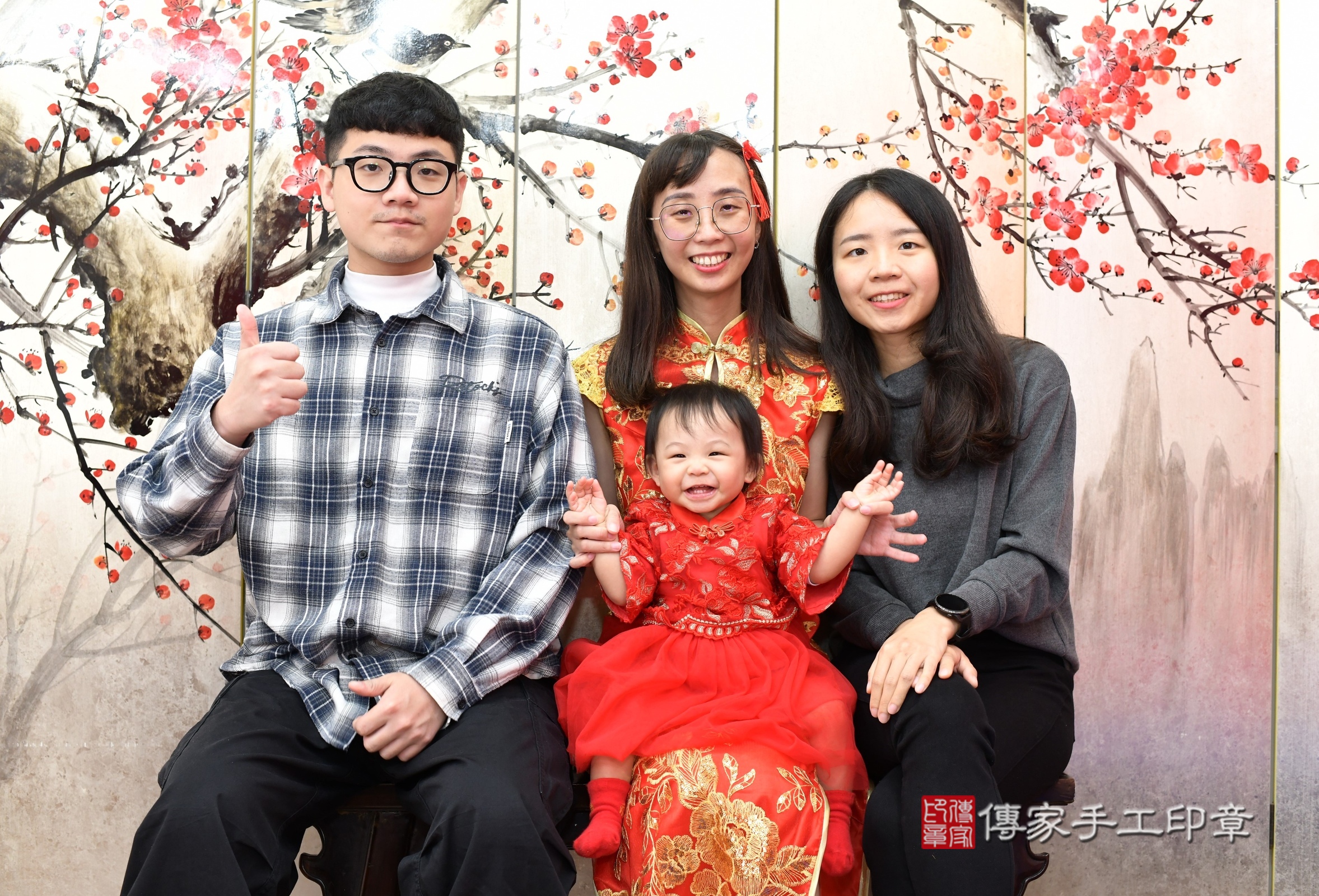 新北市永和區芯芯寶寶抓周推薦：傳家新北店抓周度脺中國風會場，嬰兒古禮抓周流程儀式吉祥話、抓周道具物品24種、拍照。抓周證書。2025.4.6，照片3