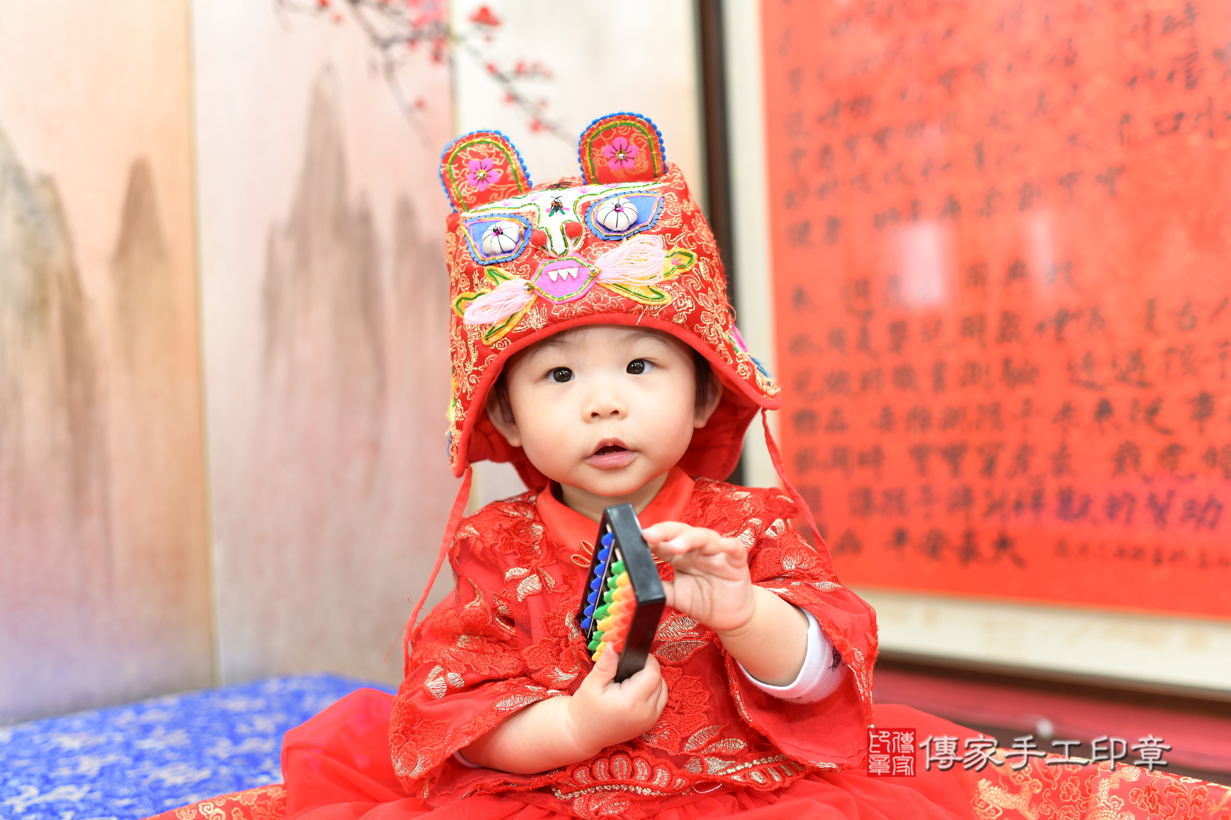 新北市永和區芯芯寶寶抓周推薦：傳家新北店抓周度脺中國風會場，嬰兒古禮抓周流程儀式吉祥話、抓周道具物品24種、拍照。抓周證書。2025.4.6，照片13