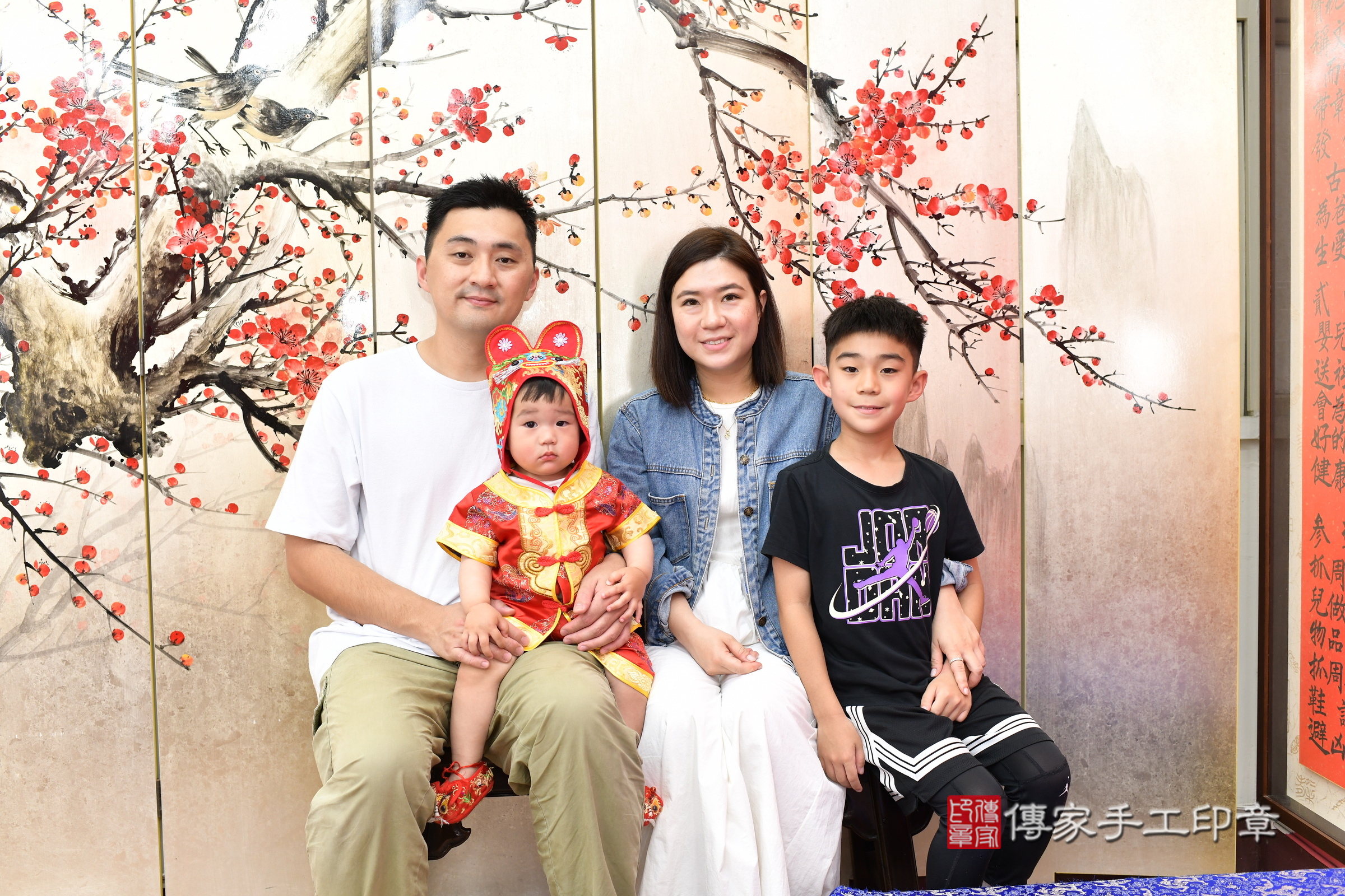 新北市永和區辰辰寶寶抓周推薦：傳家新北店抓周度脺中國風會場，嬰兒古禮抓周流程儀式吉祥話、抓周道具物品24種、拍照。抓周證書。2025.4.11，照片16