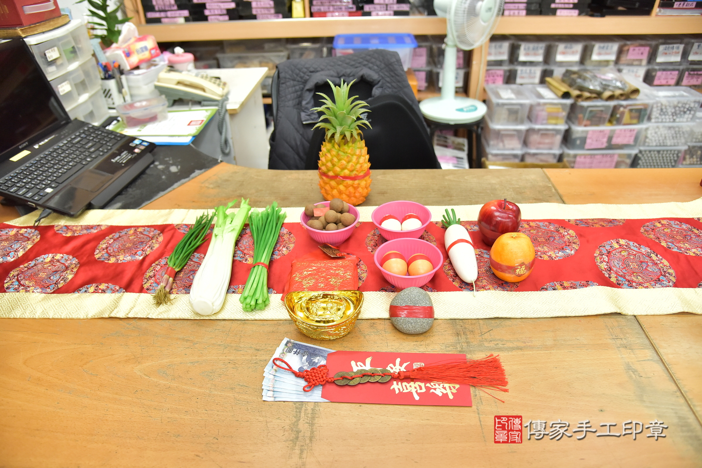 昊昊寶寶(新北市永和區嬰兒寶寶滿月剃頭理髮、嬰兒剃胎毛儀式吉祥話)。中國風會場，爸媽寶貝穿「日中韓」古裝禮服。專業拍照、證書。★購買「臍帶章、肚臍章、胎毛筆刷印章」贈送：剃頭、收涎、抓周，三選一。2025.4.8，照片3