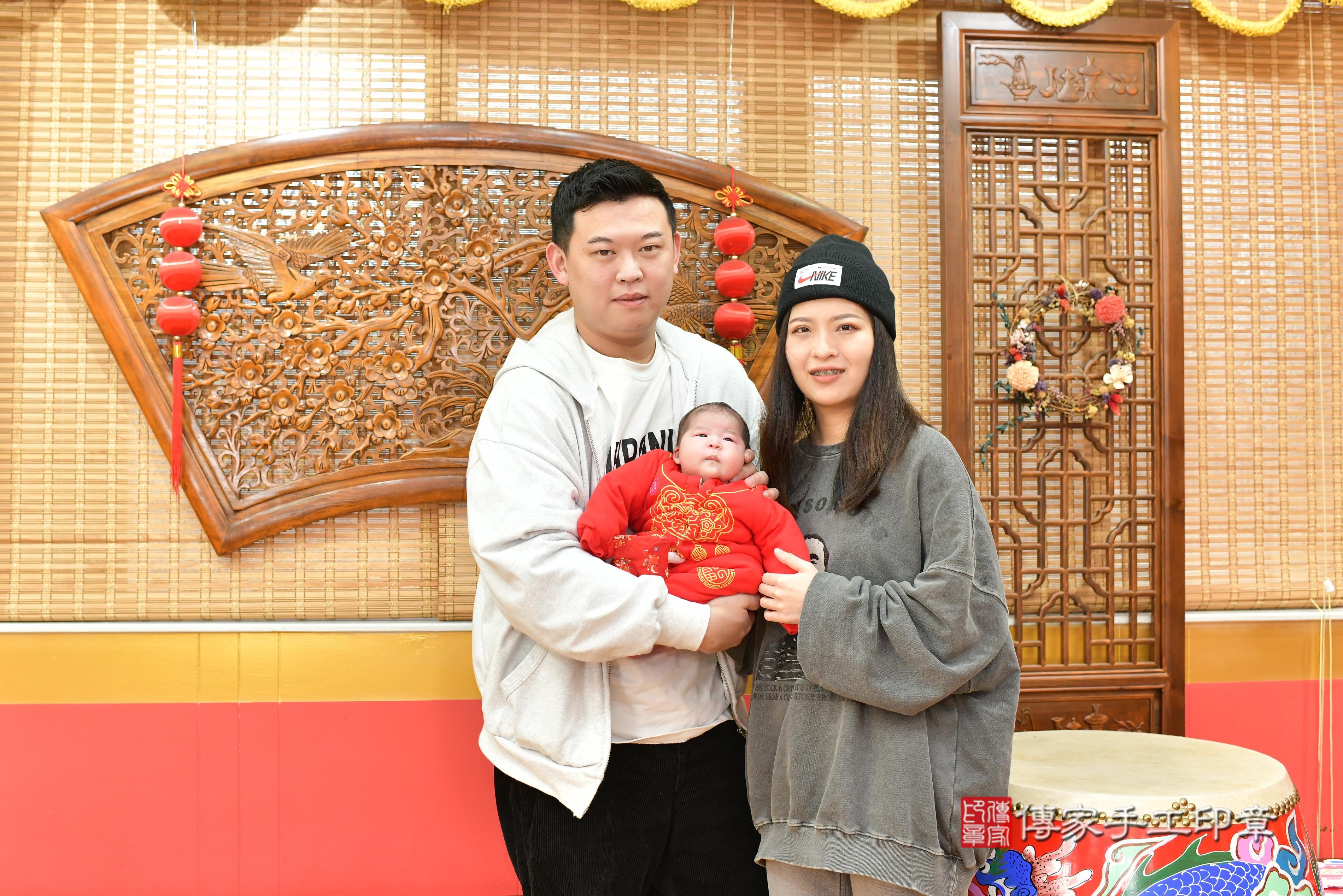 傳家手工印章桃園店、抓周、度脺、中國風會場、傳家嬰兒古禮、吉祥話、抓周道具物品24種、拍照。抓周證書。寶寶抓周、滿周歲、生日快樂、祝福