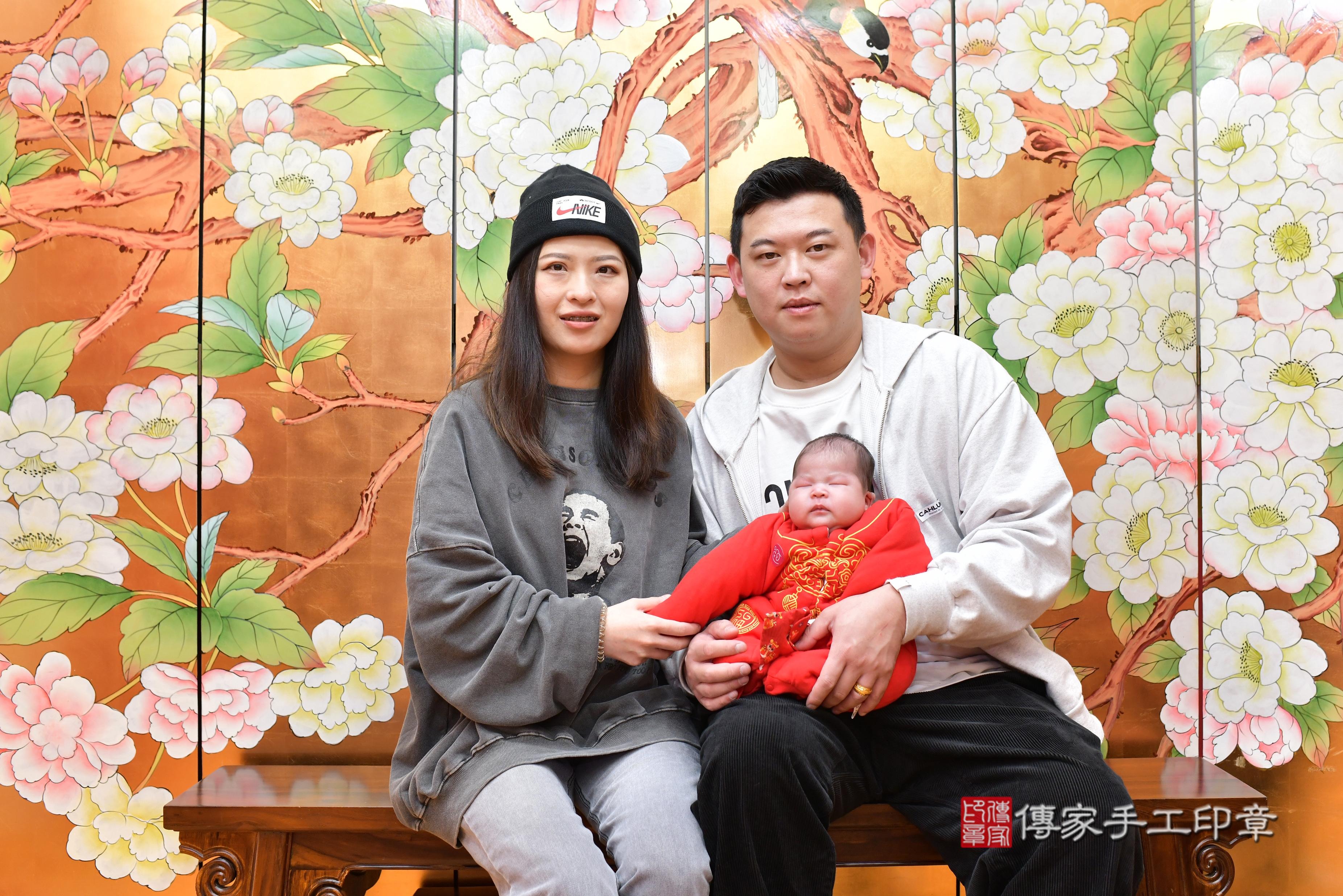 傳家手工印章桃園店、抓周、度脺、中國風會場、傳家嬰兒古禮、吉祥話、抓周道具物品24種、拍照。抓周證書。寶寶抓周、滿周歲、生日快樂、祝福