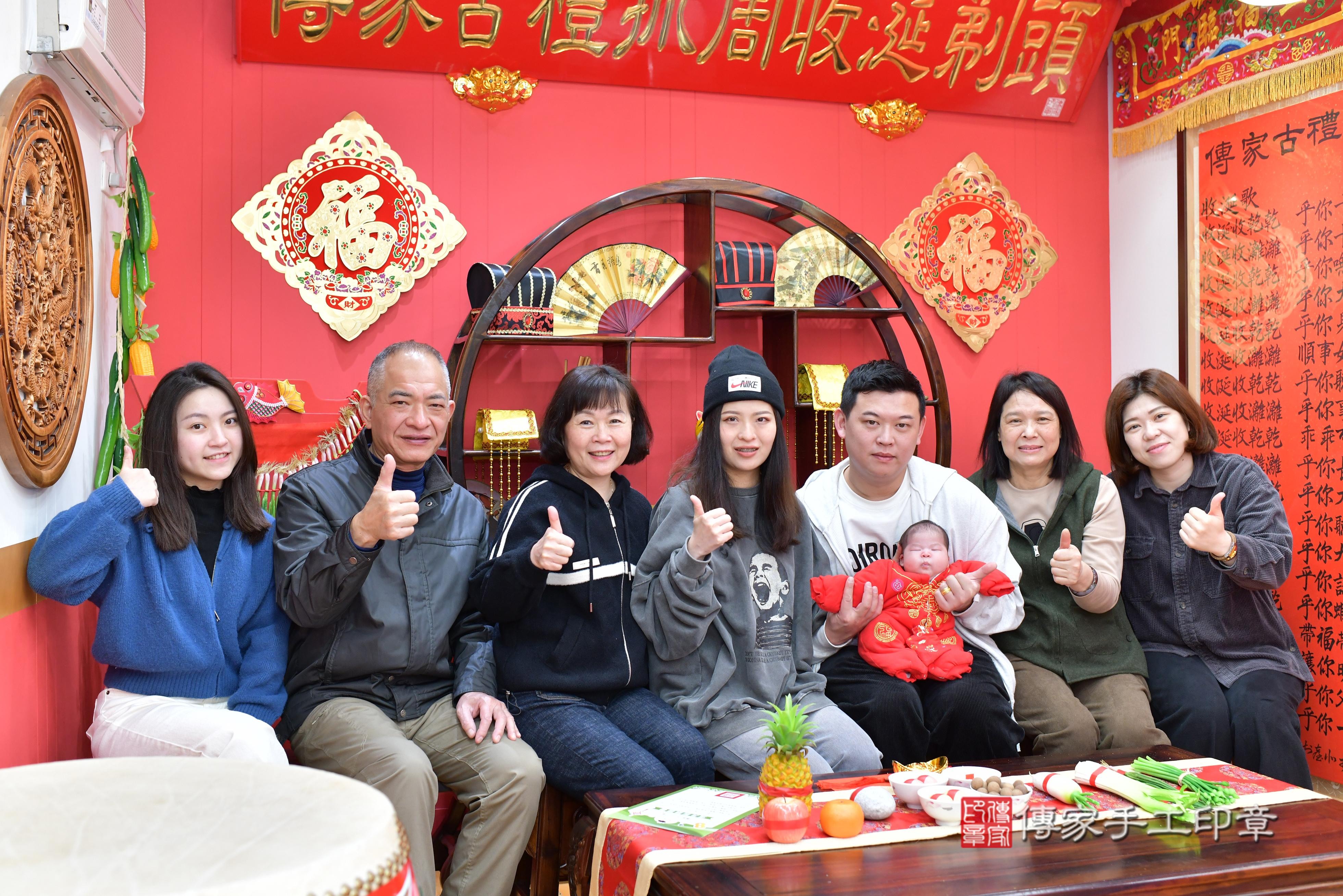 傳家手工印章桃園店、抓周、度脺、中國風會場、傳家嬰兒古禮、吉祥話、抓周道具物品24種、拍照。抓周證書。寶寶抓周、滿周歲、生日快樂、祝福