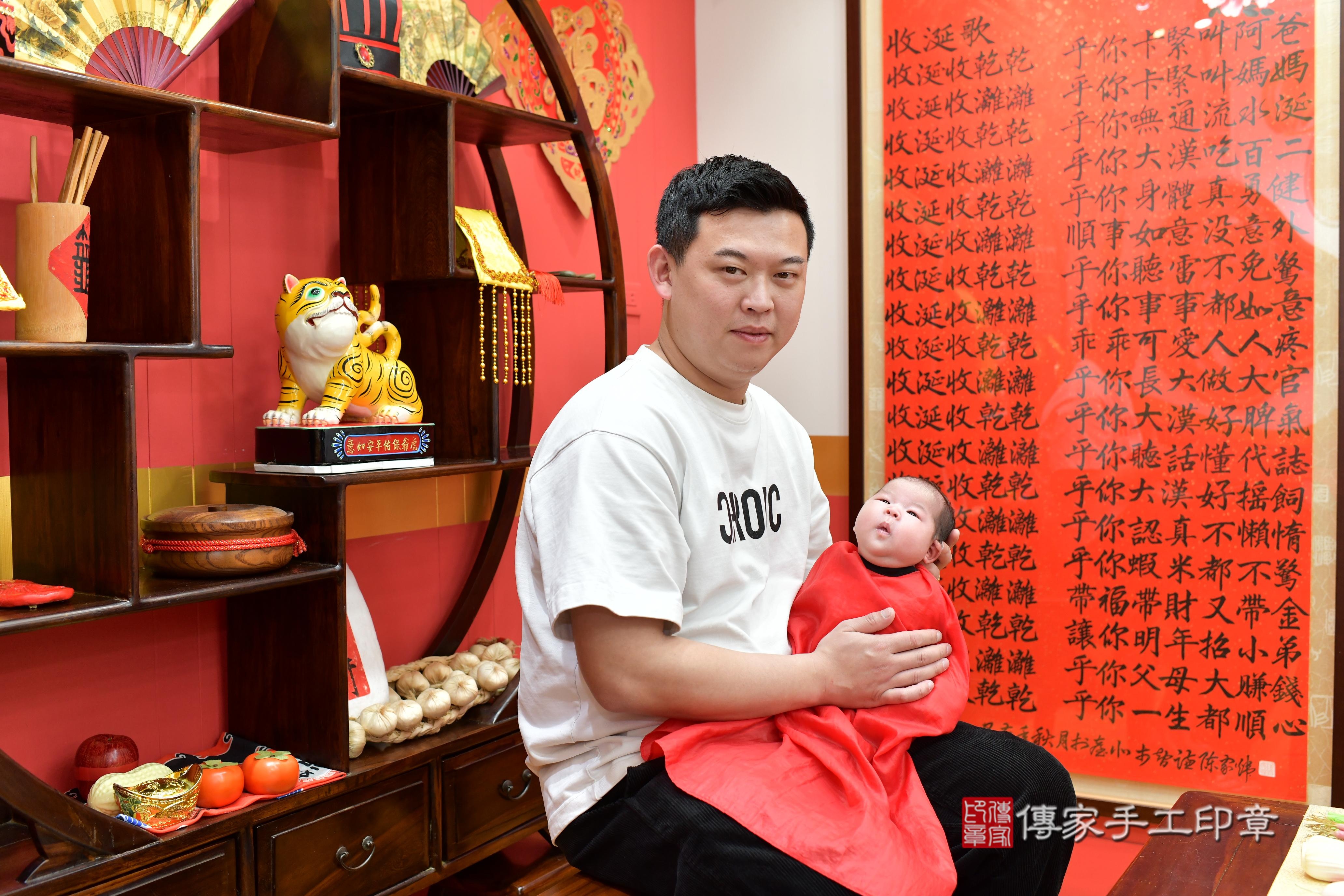 傳家手工印章桃園店、抓周、度脺、中國風會場、傳家嬰兒古禮、吉祥話、抓周道具物品24種、拍照。抓周證書。寶寶抓周、滿周歲、生日快樂、祝福