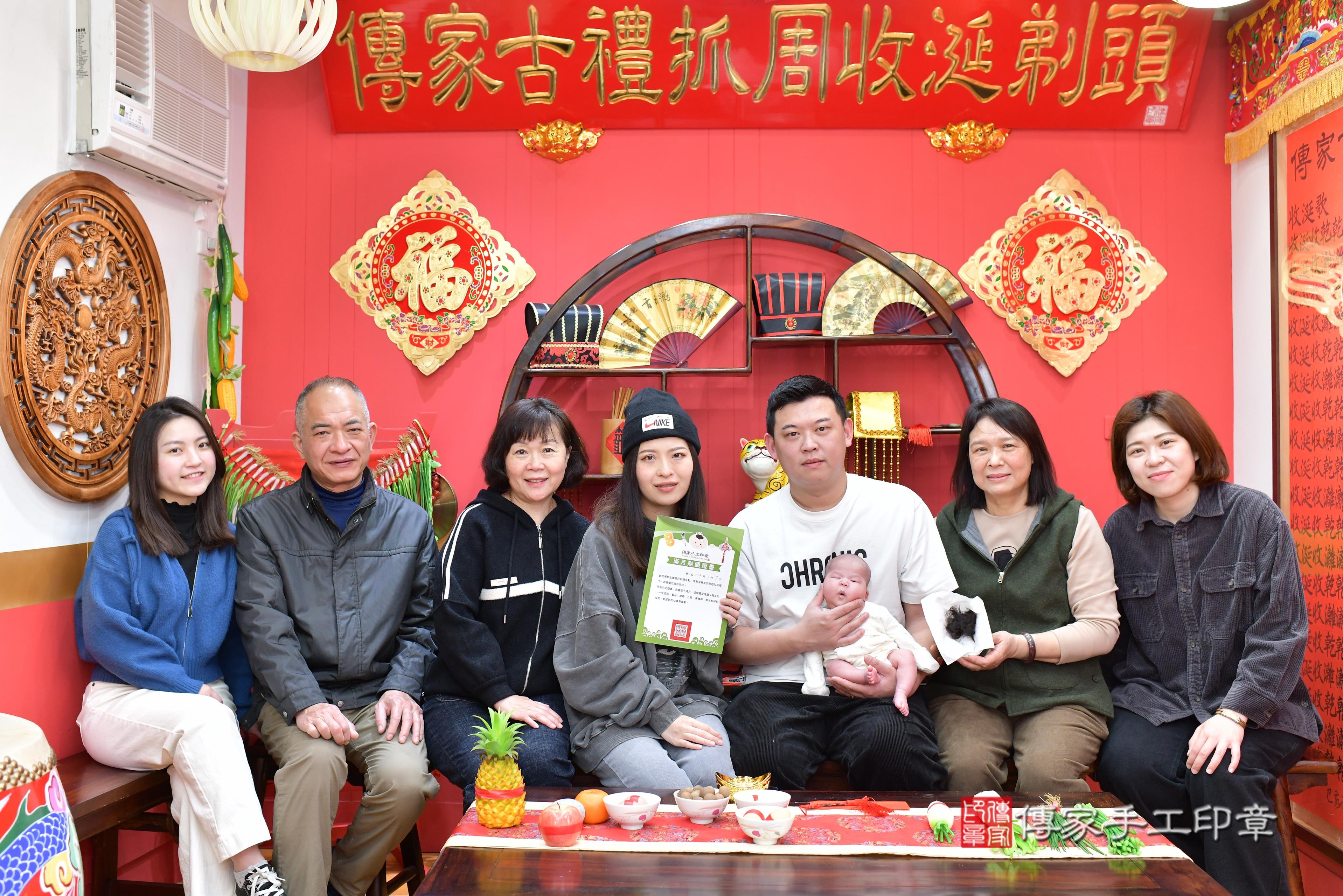 傳家手工印章桃園店、抓周、度脺、中國風會場、傳家嬰兒古禮、吉祥話、抓周道具物品24種、拍照。抓周證書。寶寶抓周、滿周歲、生日快樂、祝福