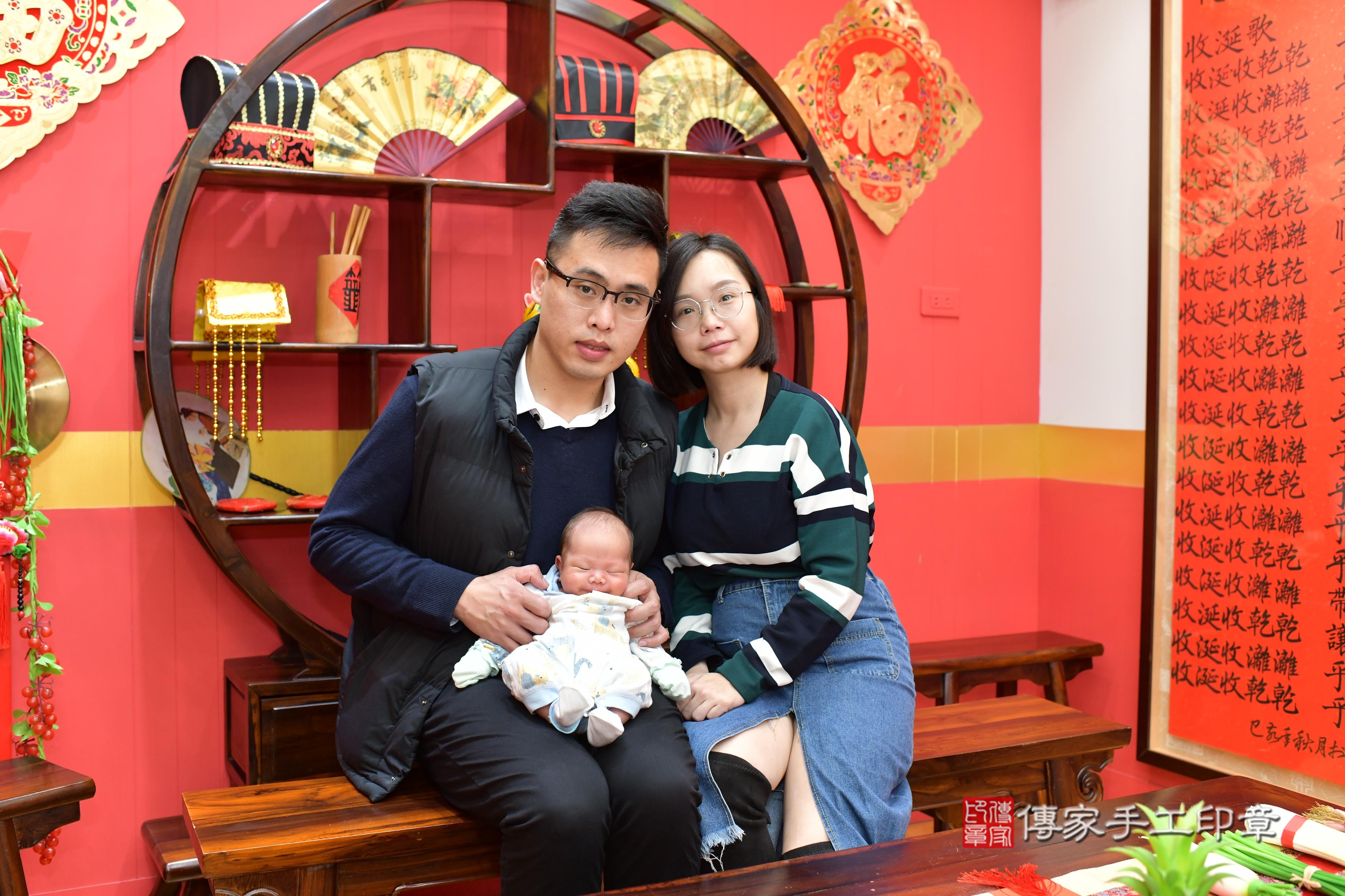 傳家手工印章桃園店、抓周、度脺、中國風會場、傳家嬰兒古禮、吉祥話、抓周道具物品24種、拍照。抓周證書。寶寶抓周、滿周歲、生日快樂、祝福