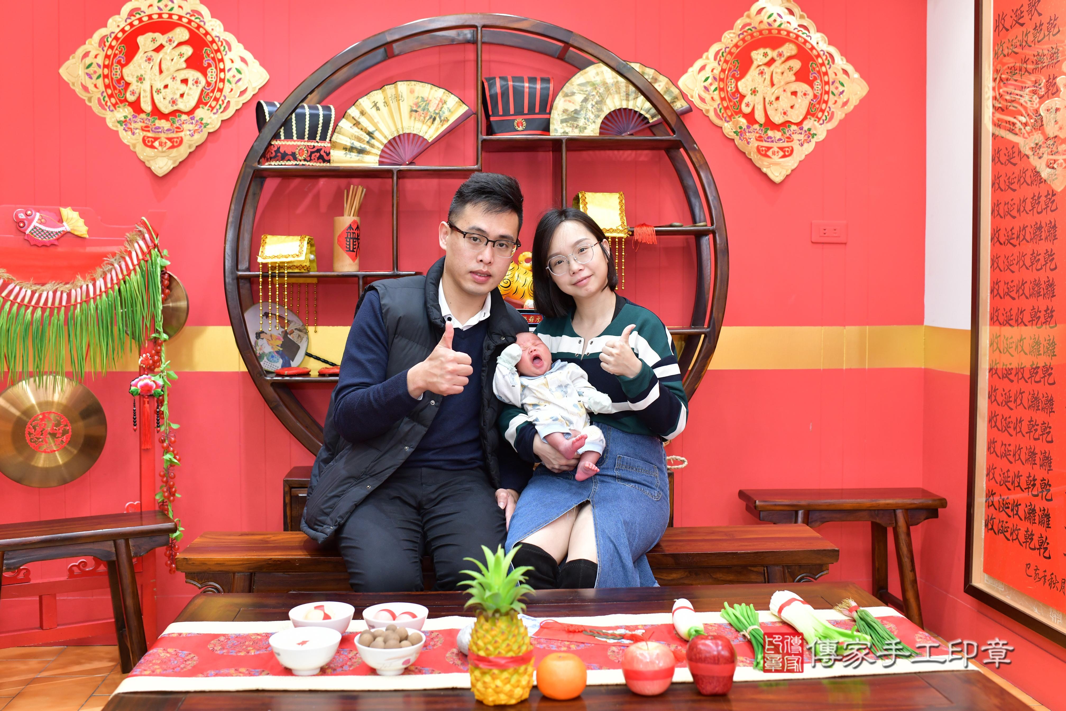 傳家手工印章桃園店、抓周、度脺、中國風會場、傳家嬰兒古禮、吉祥話、抓周道具物品24種、拍照。抓周證書。寶寶抓周、滿周歲、生日快樂、祝福
