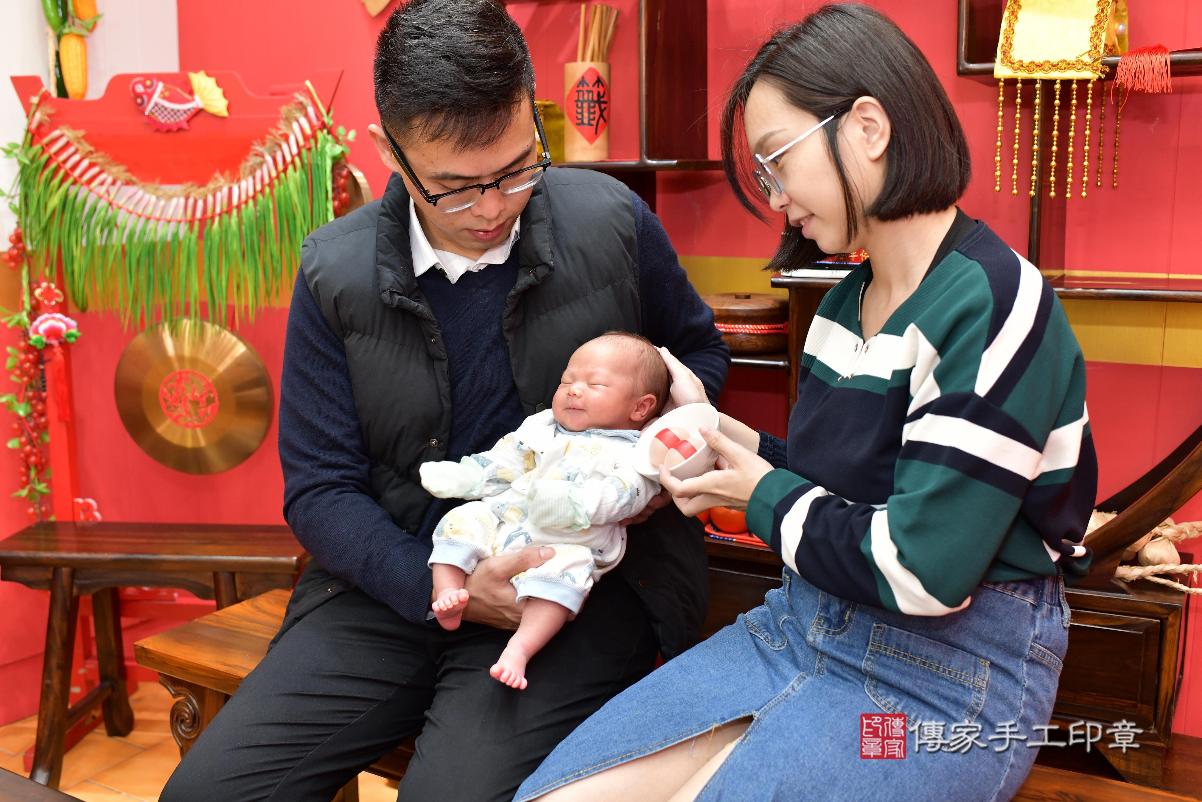 傳家手工印章桃園店、抓周、度脺、中國風會場、傳家嬰兒古禮、吉祥話、抓周道具物品24種、拍照。抓周證書。寶寶抓周、滿周歲、生日快樂、祝福