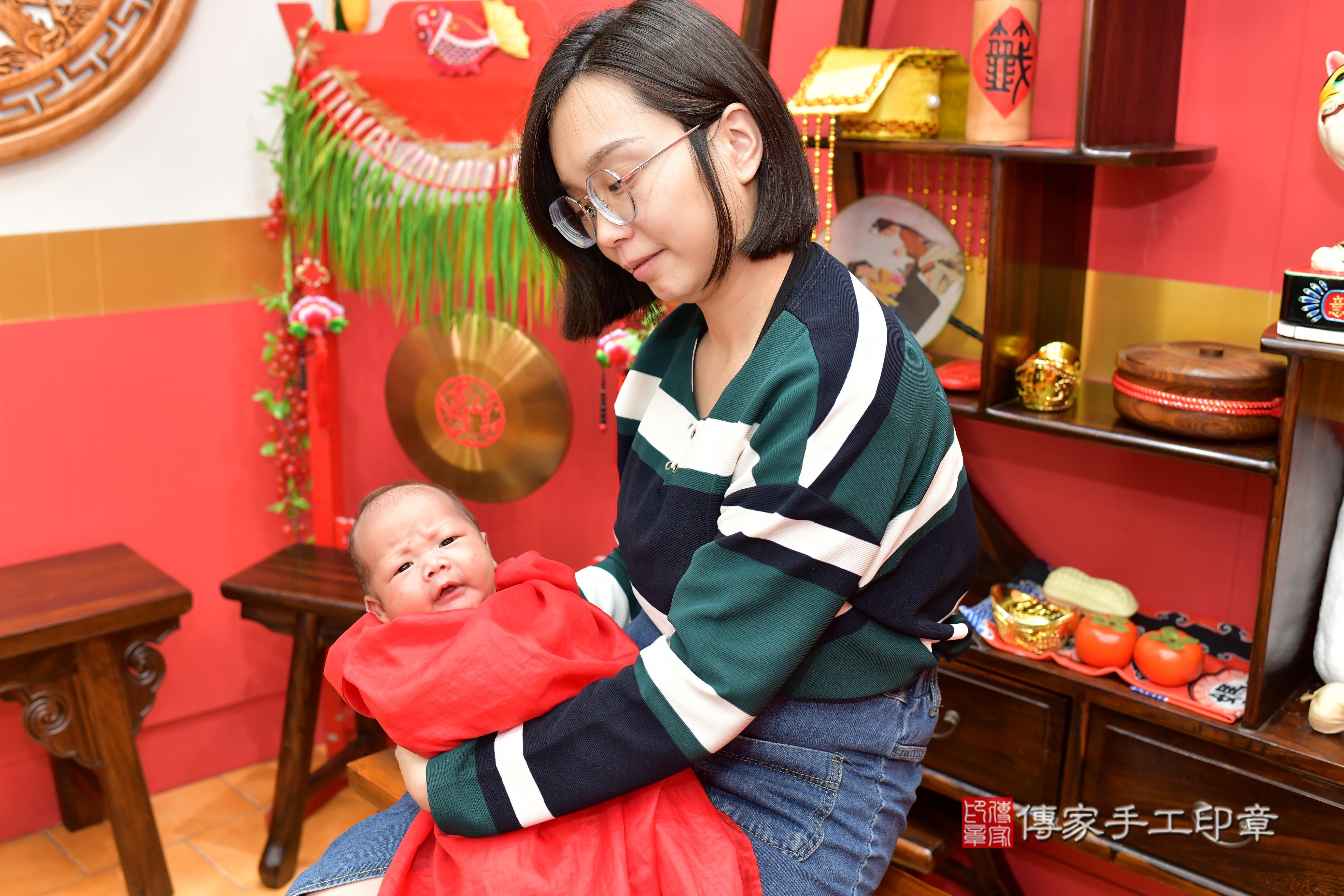 傳家手工印章桃園店、抓周、度脺、中國風會場、傳家嬰兒古禮、吉祥話、抓周道具物品24種、拍照。抓周證書。寶寶抓周、滿周歲、生日快樂、祝福