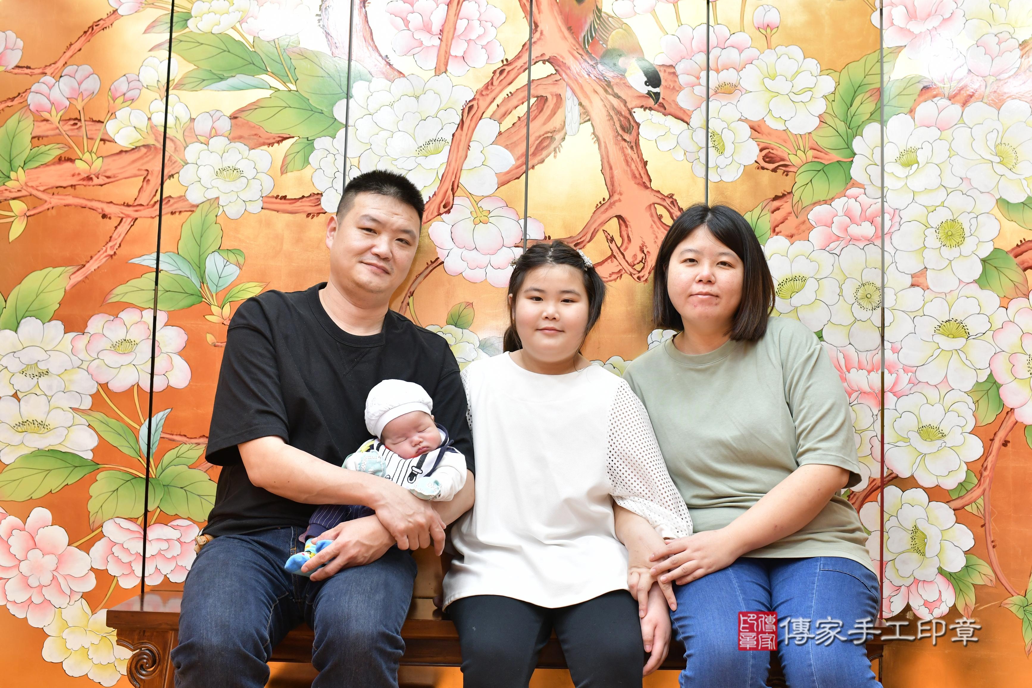 傳家手工印章桃園店、抓周、度脺、中國風會場、傳家嬰兒古禮、吉祥話、抓周道具物品24種、拍照。抓周證書。寶寶抓周、滿周歲、生日快樂、祝福
