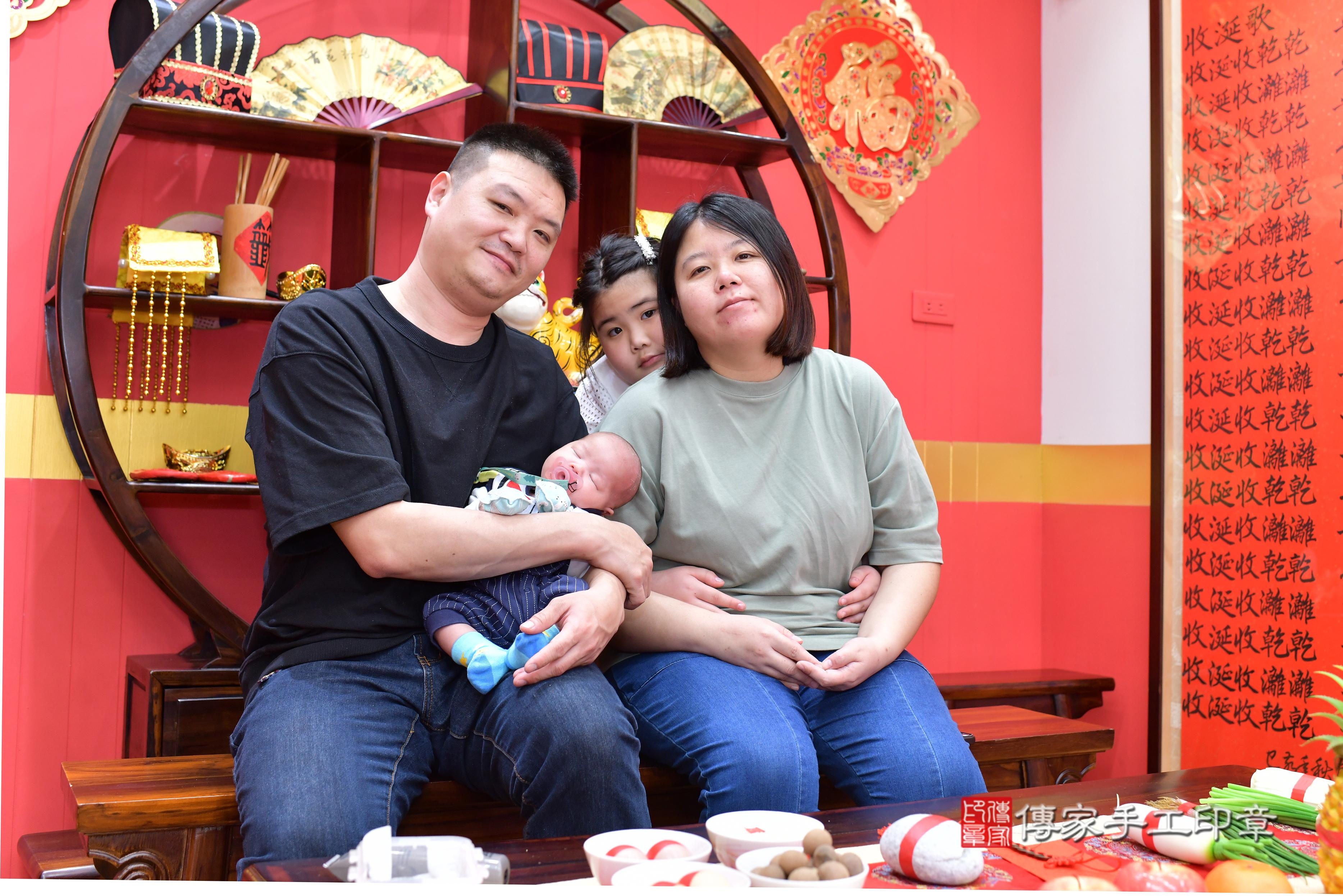 傳家手工印章桃園店、抓周、度脺、中國風會場、傳家嬰兒古禮、吉祥話、抓周道具物品24種、拍照。抓周證書。寶寶抓周、滿周歲、生日快樂、祝福