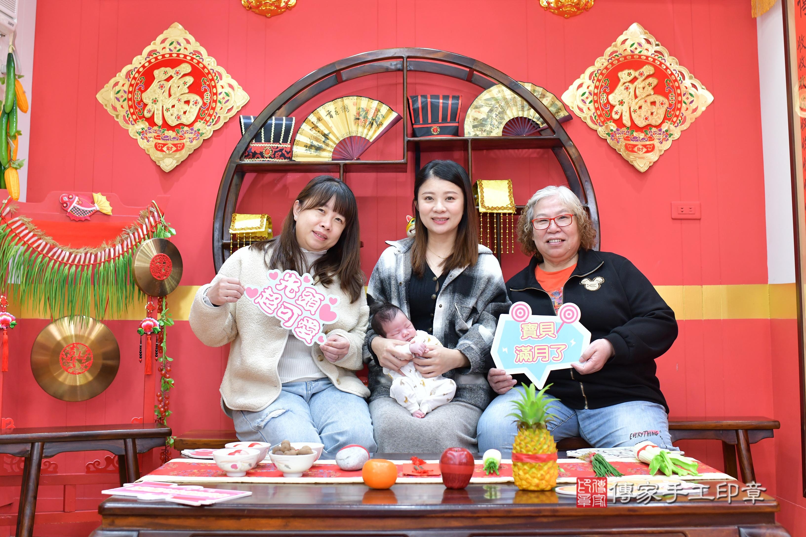 傳家手工印章桃園店、抓周、度脺、中國風會場、傳家嬰兒古禮、吉祥話、抓周道具物品24種、拍照。抓周證書。寶寶抓周、滿周歲、生日快樂、祝福