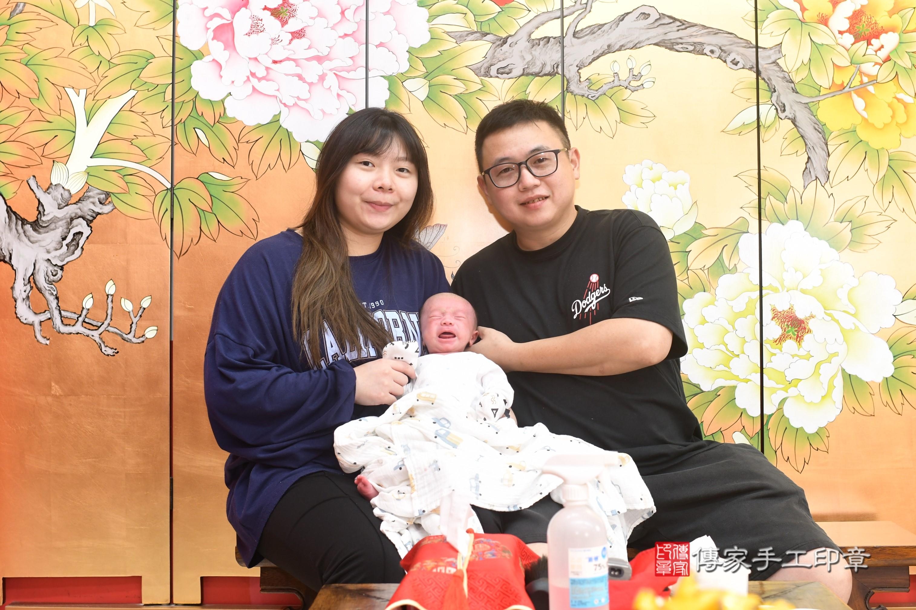 傳家手工印章高雄店、抓周、度脺、中國風會場、傳家嬰兒古禮、吉祥話、抓周道具物品24種、拍照。抓周證書。寶寶抓周、滿周歲、生日快樂、祝福