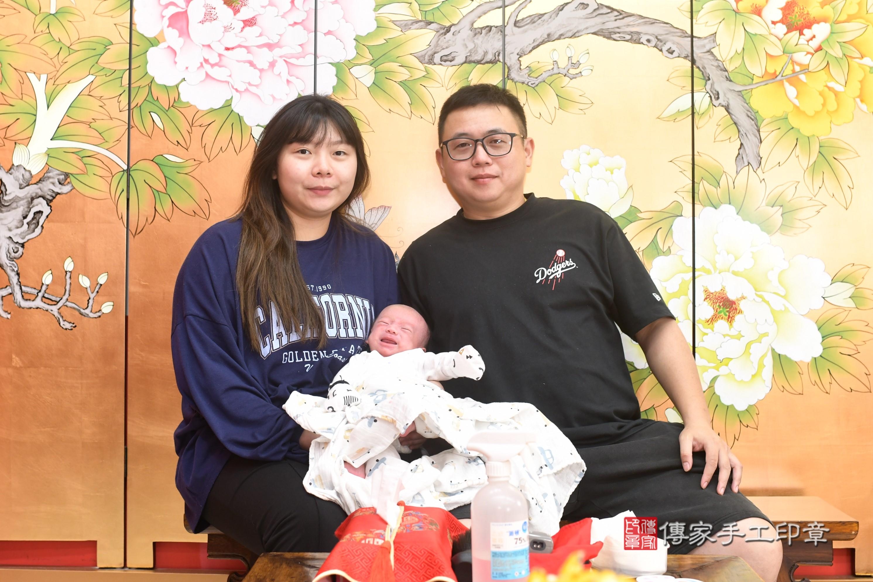 傳家手工印章高雄店、抓周、度脺、中國風會場、傳家嬰兒古禮、吉祥話、抓周道具物品24種、拍照。抓周證書。寶寶抓周、滿周歲、生日快樂、祝福