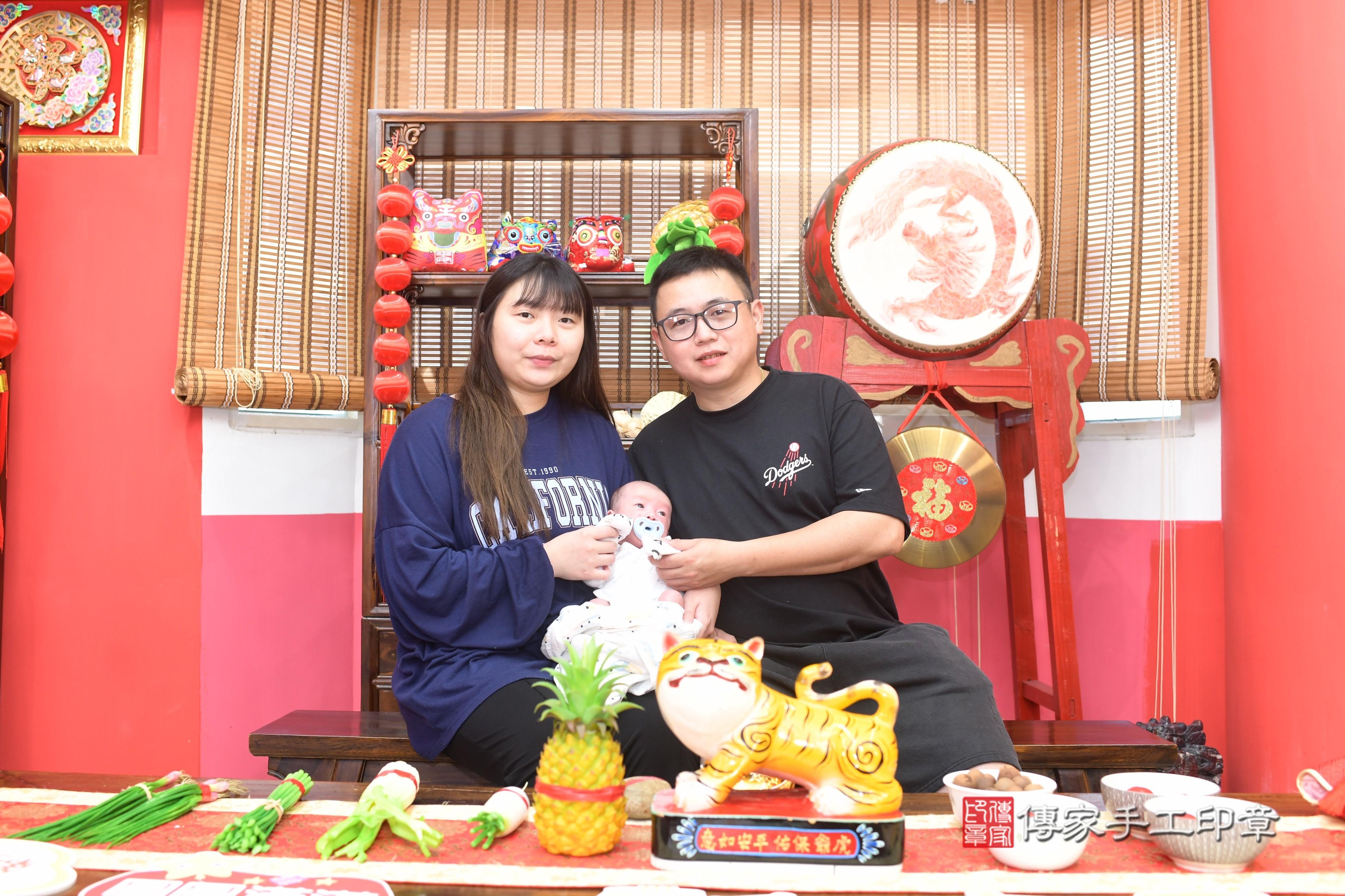 傳家手工印章高雄店、抓周、度脺、中國風會場、傳家嬰兒古禮、吉祥話、抓周道具物品24種、拍照。抓周證書。寶寶抓周、滿周歲、生日快樂、祝福