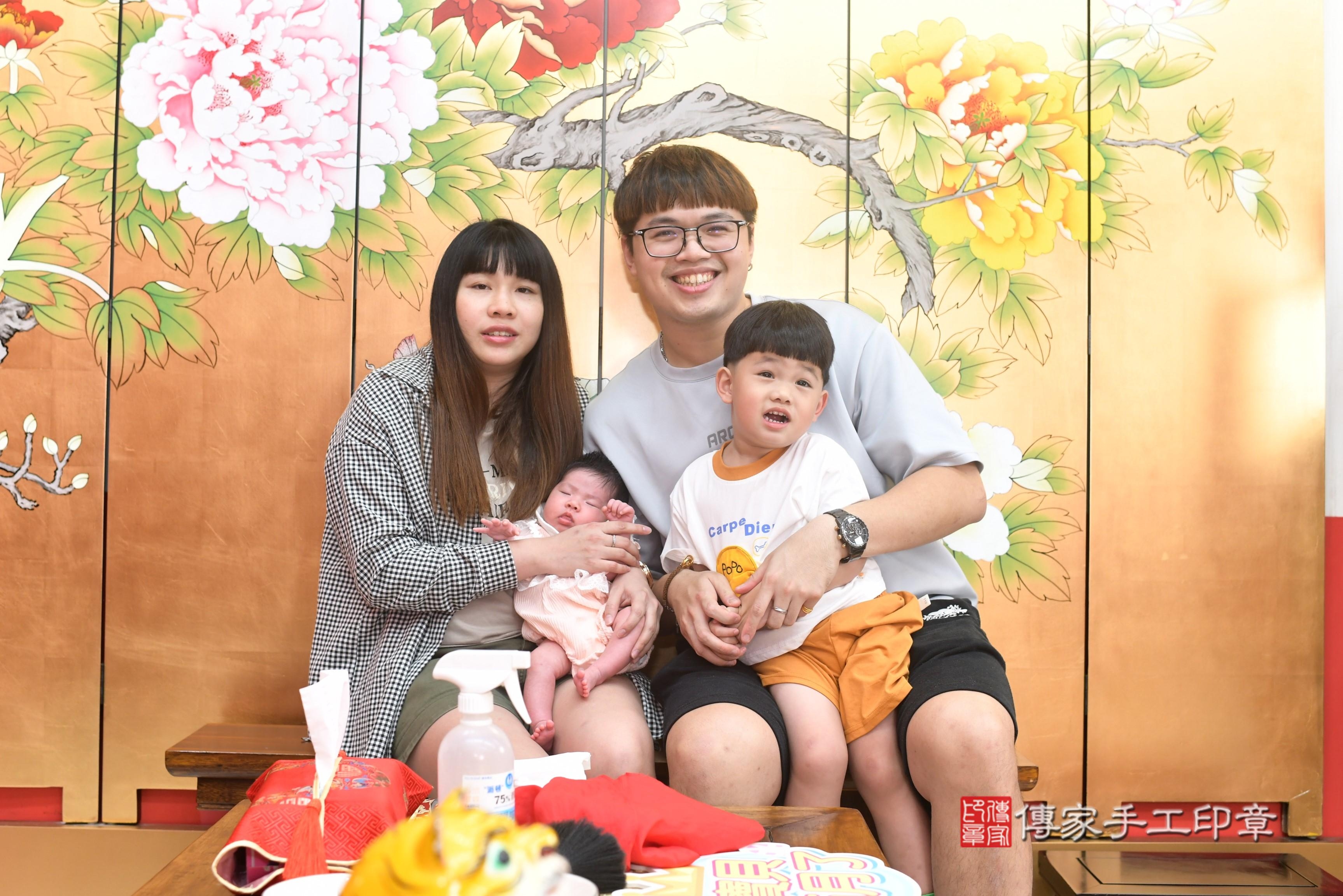 傳家手工印章高雄店、抓周、度脺、中國風會場、傳家嬰兒古禮、吉祥話、抓周道具物品24種、拍照。抓周證書。寶寶抓周、滿周歲、生日快樂、祝福