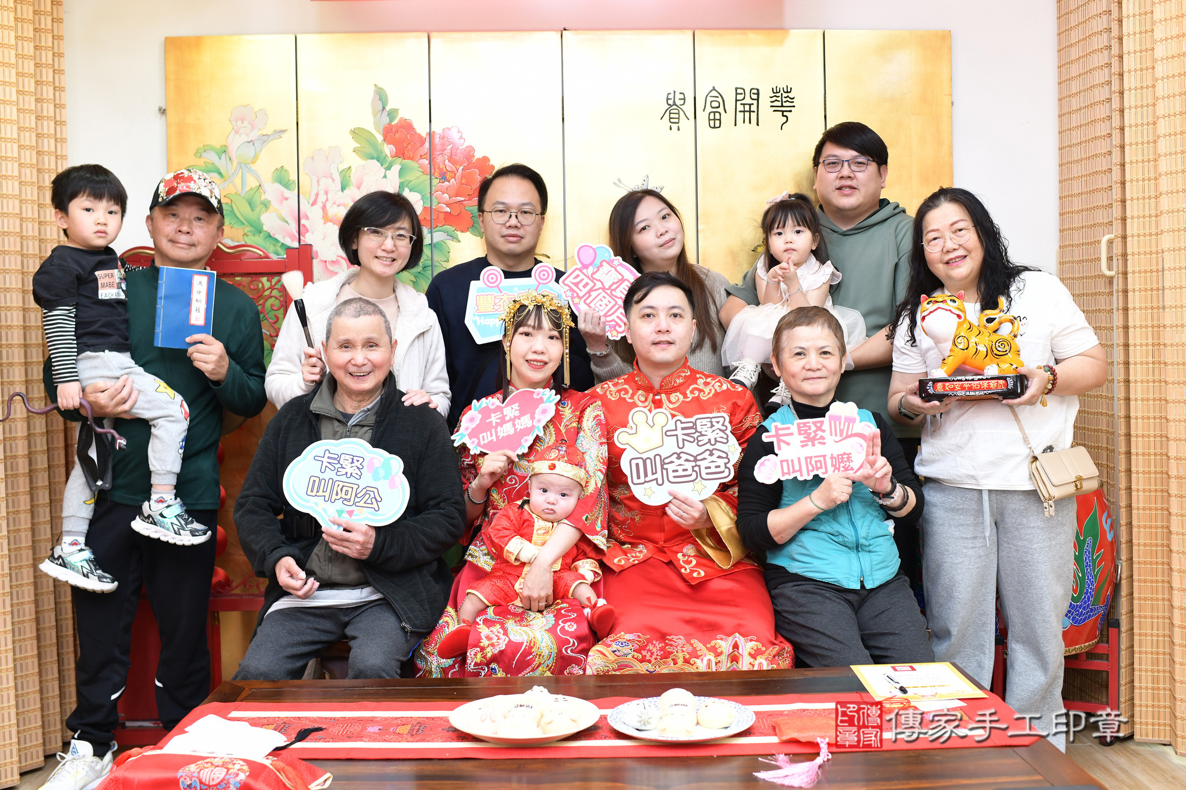 台北市大同區小駿寶寶收涎推薦：傳家台北店收涎中國風會場，嬰兒古禮收涎收口水流程儀式、收涎吉祥話、收涎餅乾、收涎拍照。收涎證書。2025.4.6，照片15