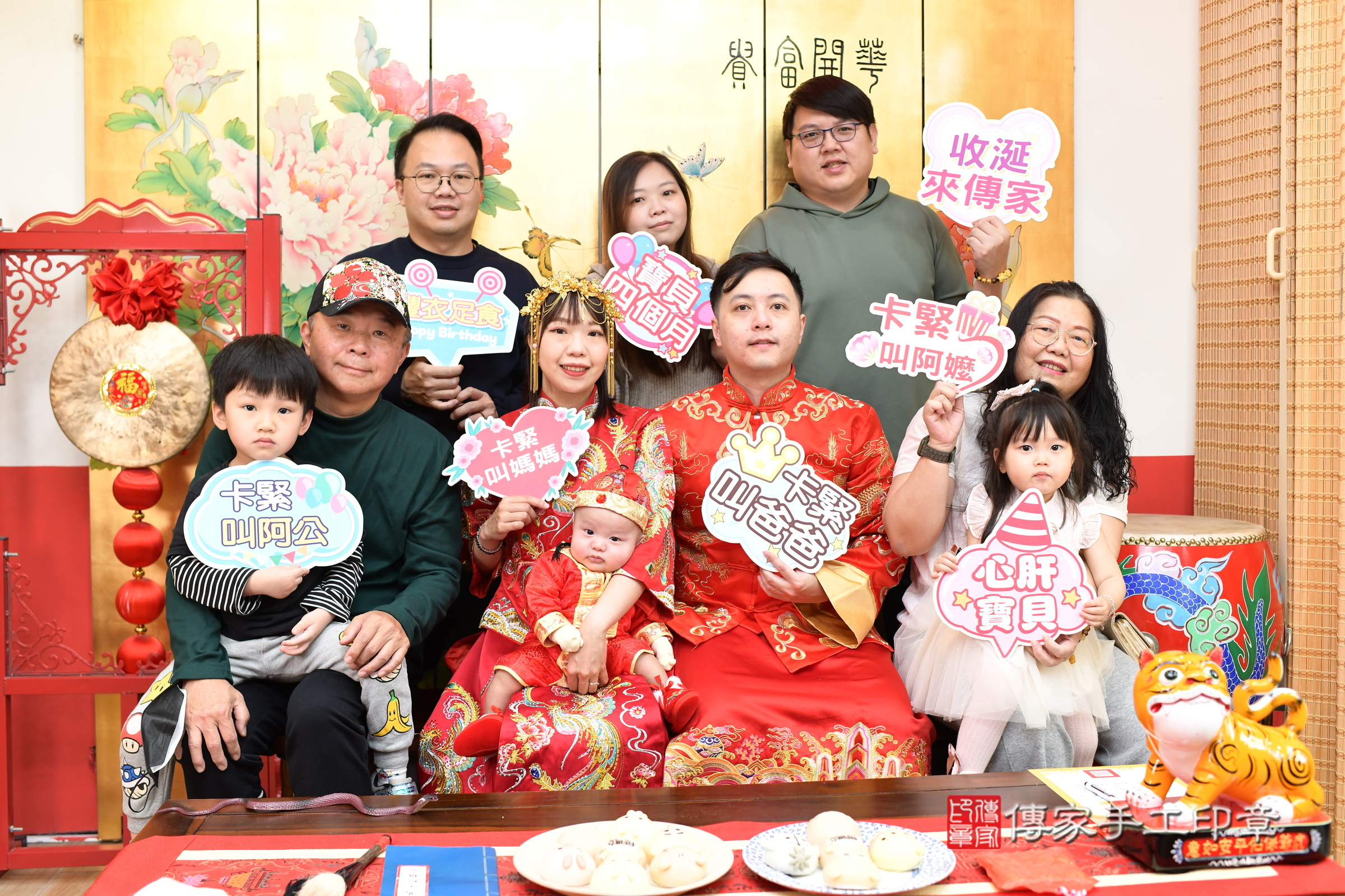台北市大同區小駿寶寶收涎推薦：傳家台北店收涎中國風會場，嬰兒古禮收涎收口水流程儀式、收涎吉祥話、收涎餅乾、收涎拍照。收涎證書。2025.4.6，照片14