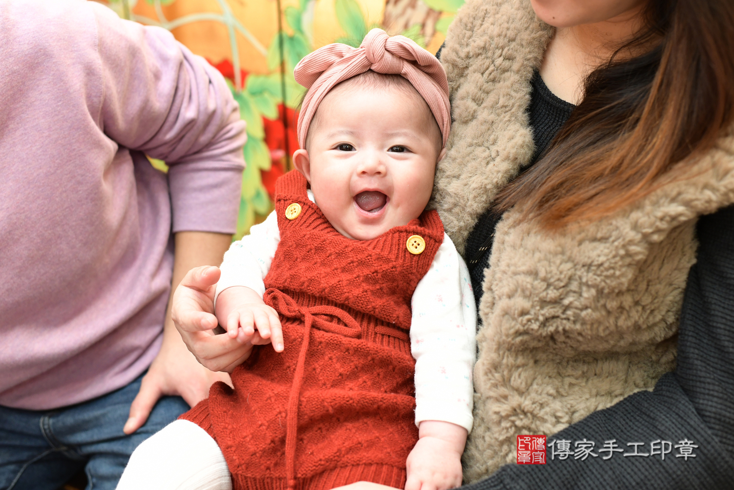 台北市大同區妡妡寶寶收涎推薦：傳家台北店收涎中國風會場，嬰兒古禮收涎收口水流程儀式、收涎吉祥話、收涎餅乾、收涎拍照。收涎證書。2025.4.7，照片3