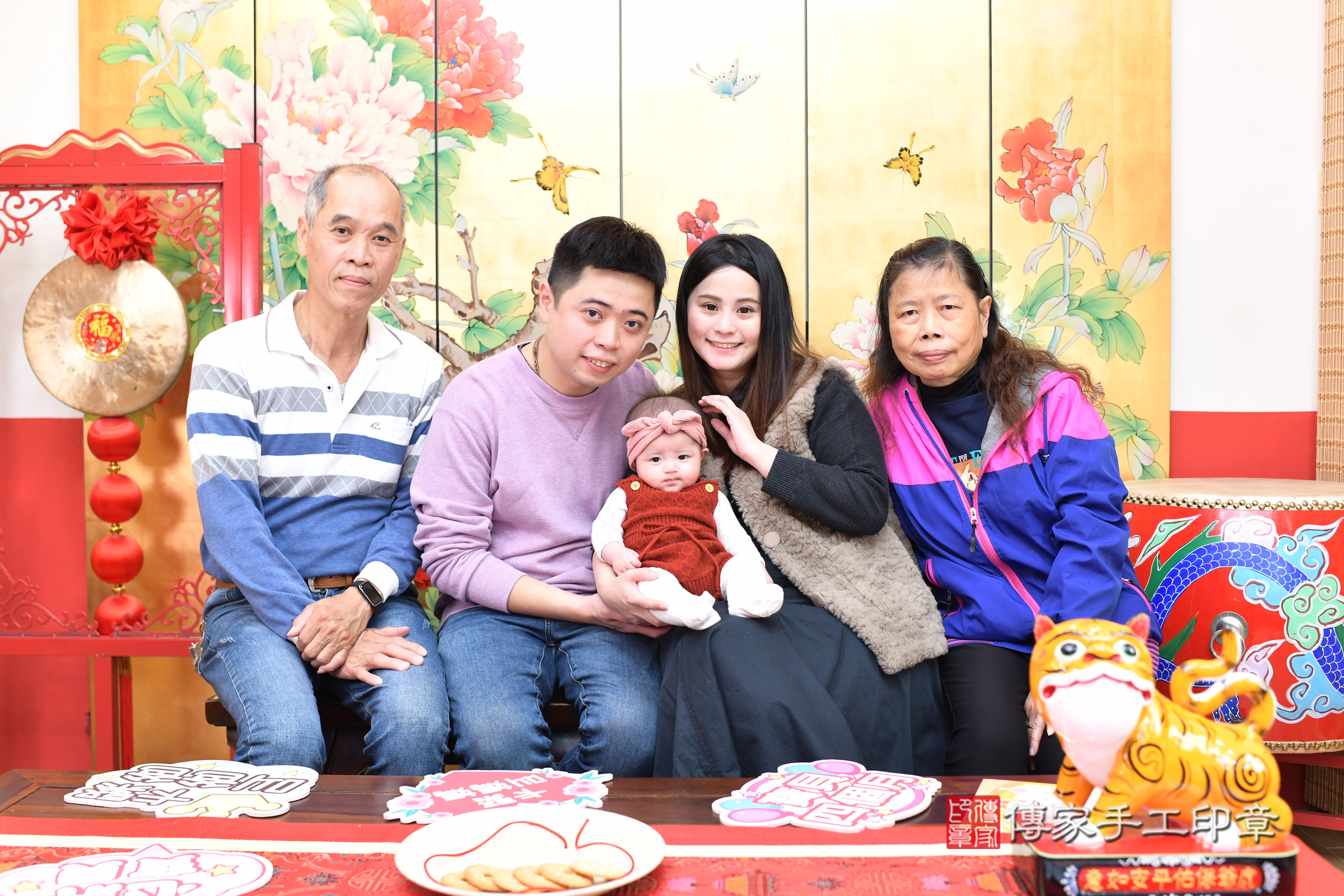 台北市大同區妡妡寶寶收涎推薦：傳家台北店收涎中國風會場，嬰兒古禮收涎收口水流程儀式、收涎吉祥話、收涎餅乾、收涎拍照。收涎證書。2025.4.7，照片6
