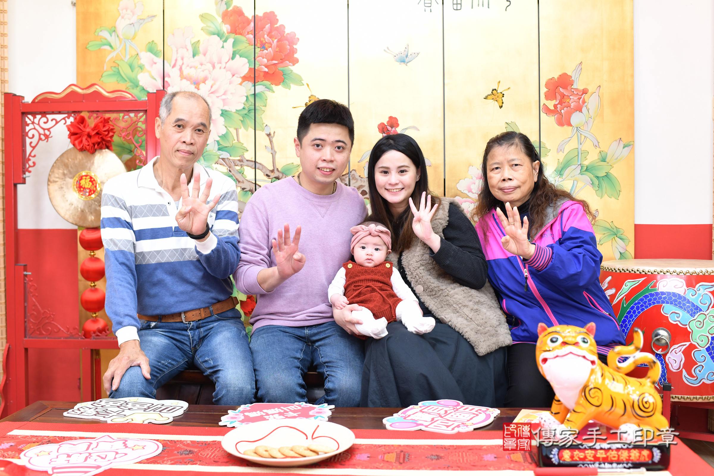 台北市大同區妡妡寶寶收涎推薦：傳家台北店收涎中國風會場，嬰兒古禮收涎收口水流程儀式、收涎吉祥話、收涎餅乾、收涎拍照。收涎證書。2025.4.7，照片8