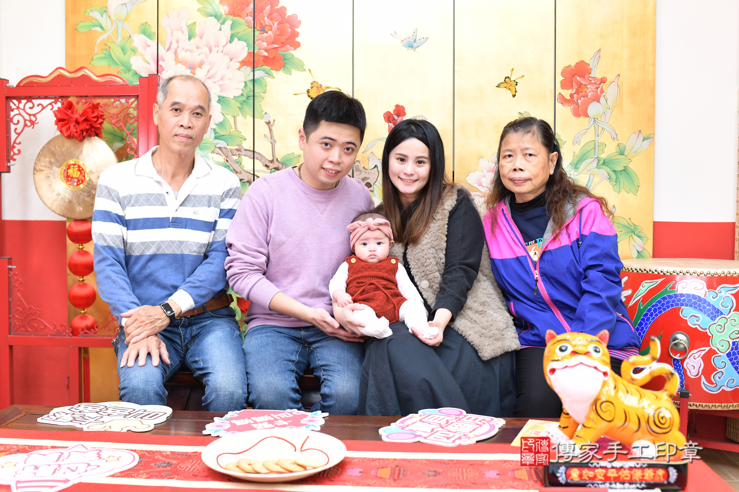台北市大同區妡妡寶寶收涎推薦：傳家台北店收涎中國風會場，嬰兒古禮收涎收口水流程儀式、收涎吉祥話、收涎餅乾、收涎拍照。收涎證書。2025.4.7，照片7
