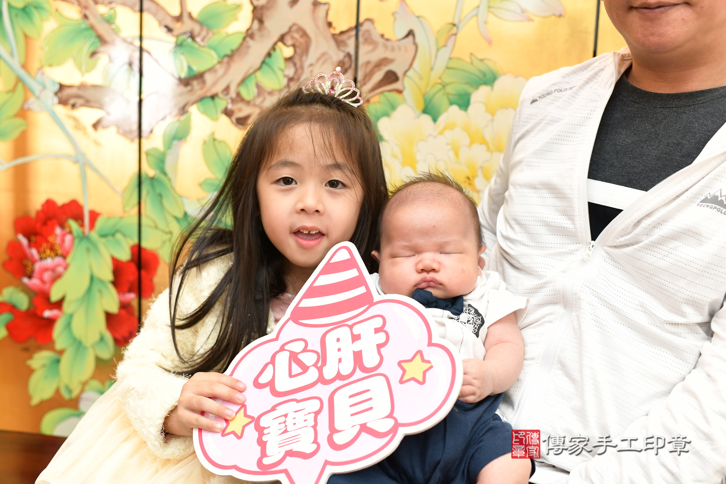 沅沅寶寶(台北市大同區嬰兒寶寶滿月剃頭理髮、嬰兒剃胎毛儀式吉祥話)。中國風會場，爸媽寶貝穿「日中韓」古裝禮服。專業拍照、證書。★購買「臍帶章、肚臍章、胎毛筆刷印章」贈送：剃頭、收涎、抓周，三選一。2025.4.25，照片6