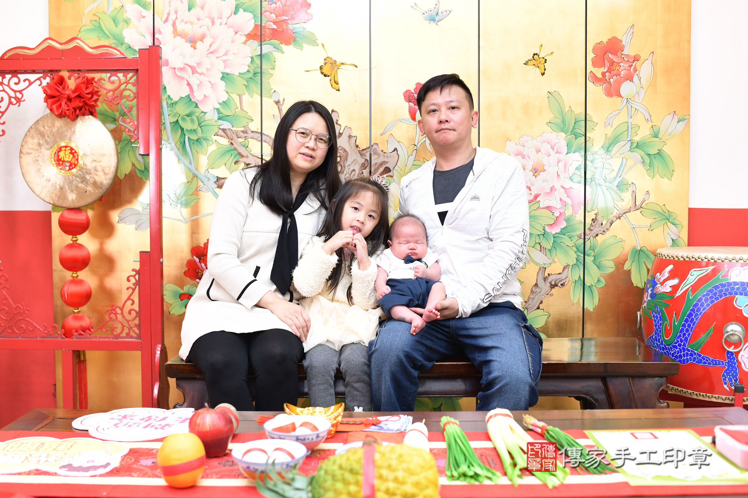 沅沅寶寶(台北市大同區嬰兒寶寶滿月剃頭理髮、嬰兒剃胎毛儀式吉祥話)。中國風會場，爸媽寶貝穿「日中韓」古裝禮服。專業拍照、證書。★購買「臍帶章、肚臍章、胎毛筆刷印章」贈送：剃頭、收涎、抓周，三選一。2025.4.25，照片5