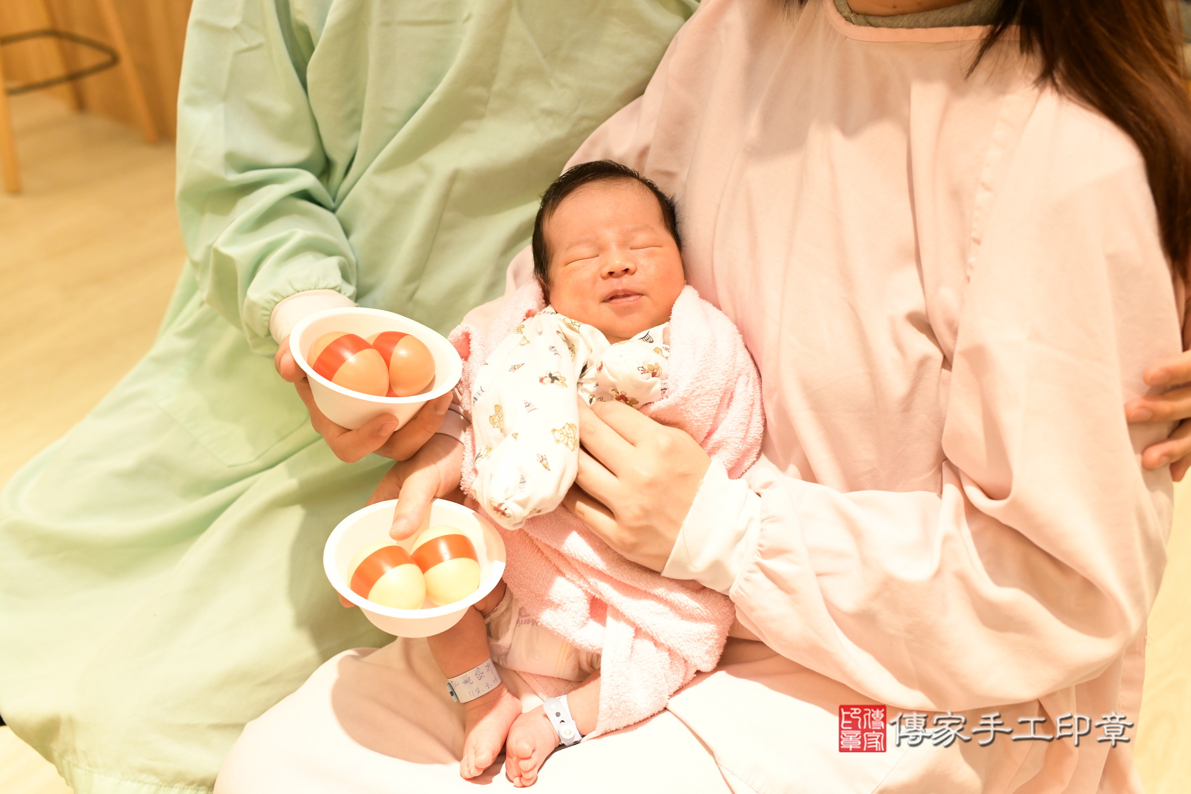 翔翔寶寶(新北市淡水區到府嬰兒翔翔寶寶滿月剃頭理髮、到府嬰兒剃胎毛儀式吉祥話)。到府剃頭剃胎毛主持、專業拍照、證書。★購買「臍帶章、肚臍章、胎毛筆刷印章」贈送：剃頭、收涎、抓周，三選一。2025.4.19，照片8