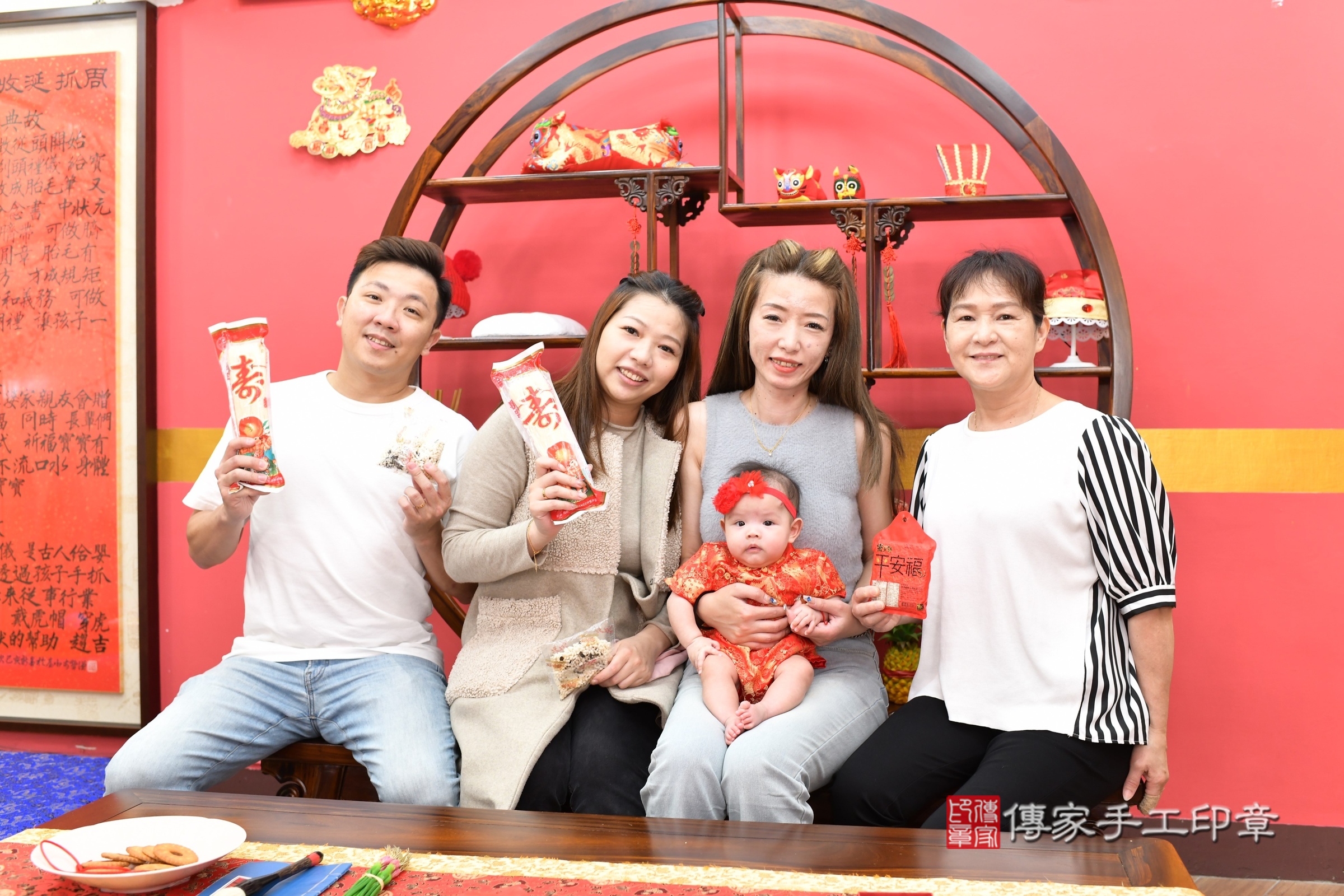 新北市永和區媛媛寶寶收涎推薦：傳家新北店收涎中國風會場，嬰兒古禮收涎收口水流程儀式、收涎吉祥話、收涎餅乾、收涎拍照。收涎證書。2025.4.14，照片8