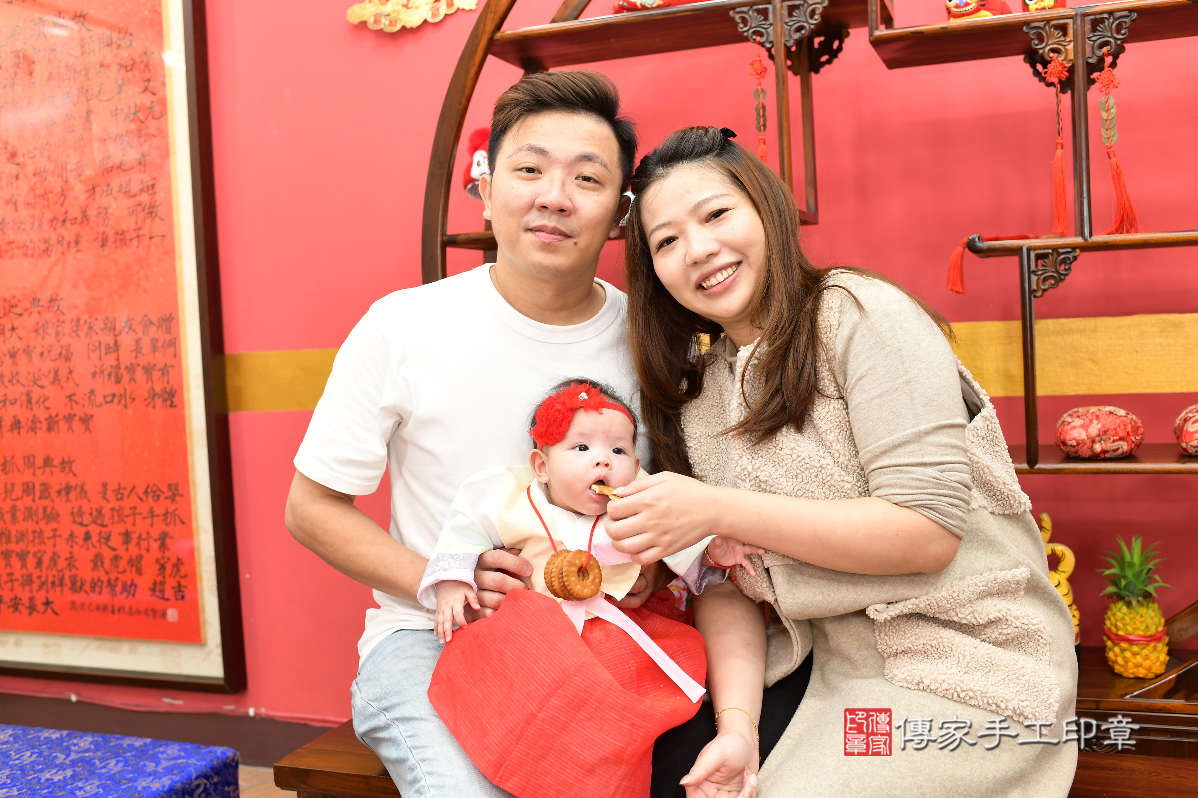 新北市永和區媛媛寶寶收涎推薦：傳家新北店收涎中國風會場，嬰兒古禮收涎收口水流程儀式、收涎吉祥話、收涎餅乾、收涎拍照。收涎證書。2025.4.14，照片16