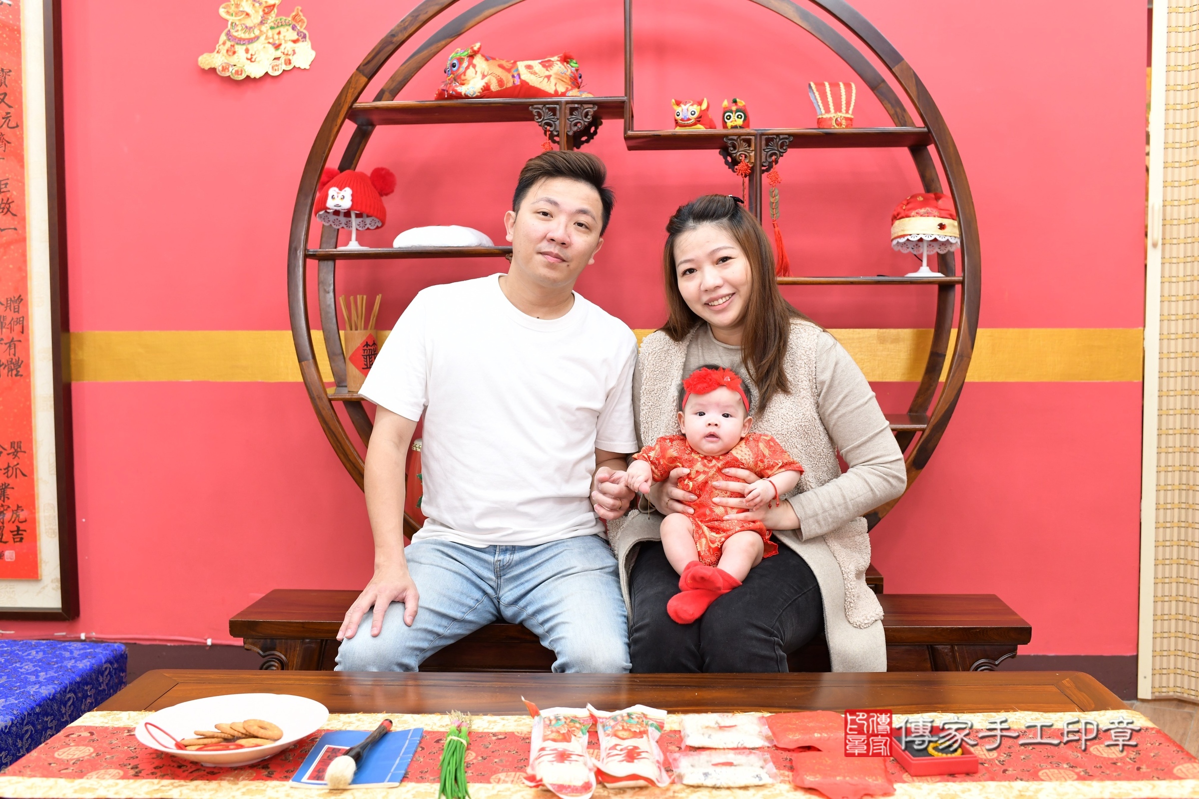新北市永和區媛媛寶寶收涎推薦：傳家新北店收涎中國風會場，嬰兒古禮收涎收口水流程儀式、收涎吉祥話、收涎餅乾、收涎拍照。收涎證書。2025.4.14，照片5
