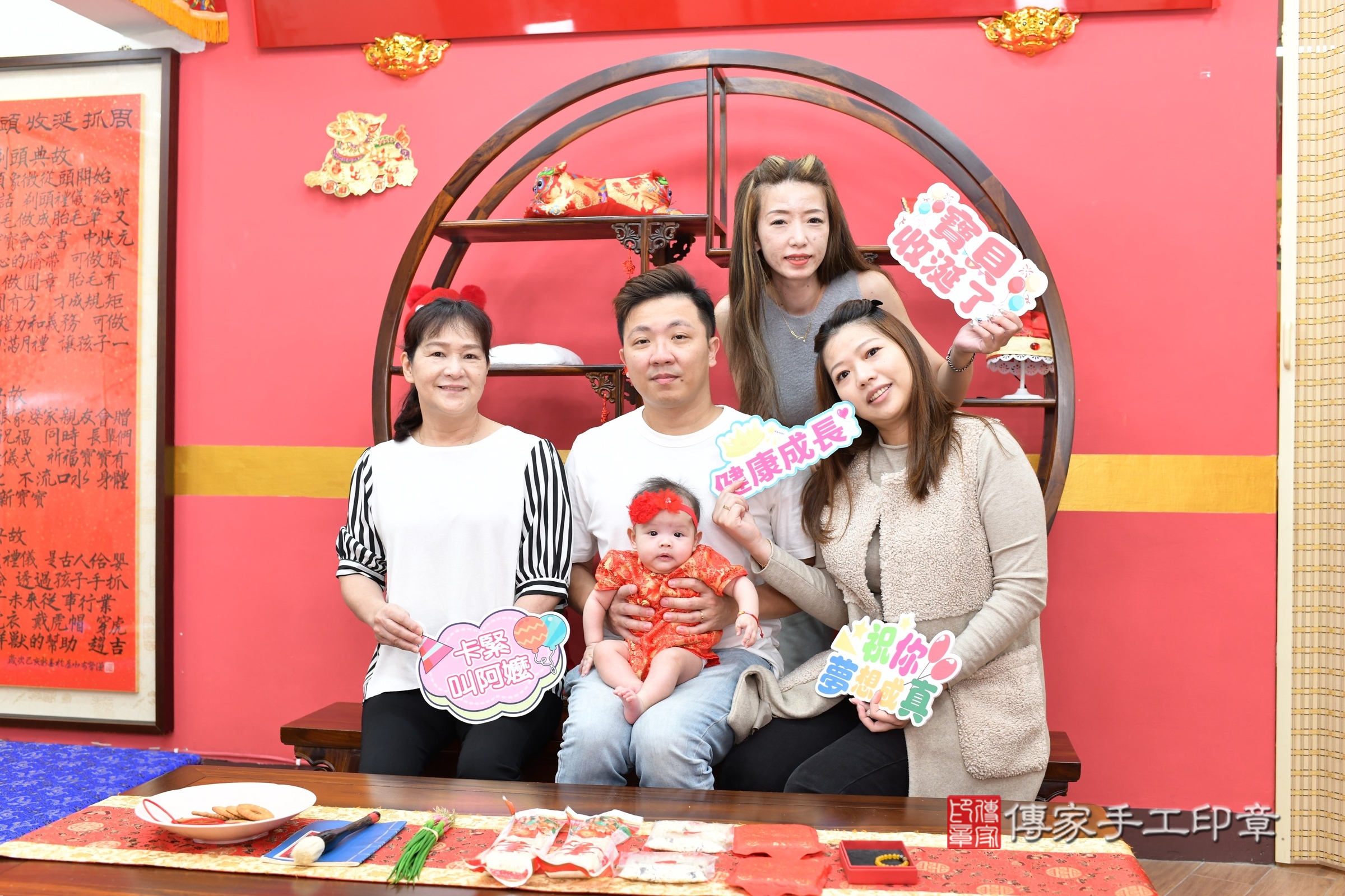 新北市永和區媛媛寶寶收涎推薦：傳家新北店收涎中國風會場，嬰兒古禮收涎收口水流程儀式、收涎吉祥話、收涎餅乾、收涎拍照。收涎證書。2025.4.14，照片17
