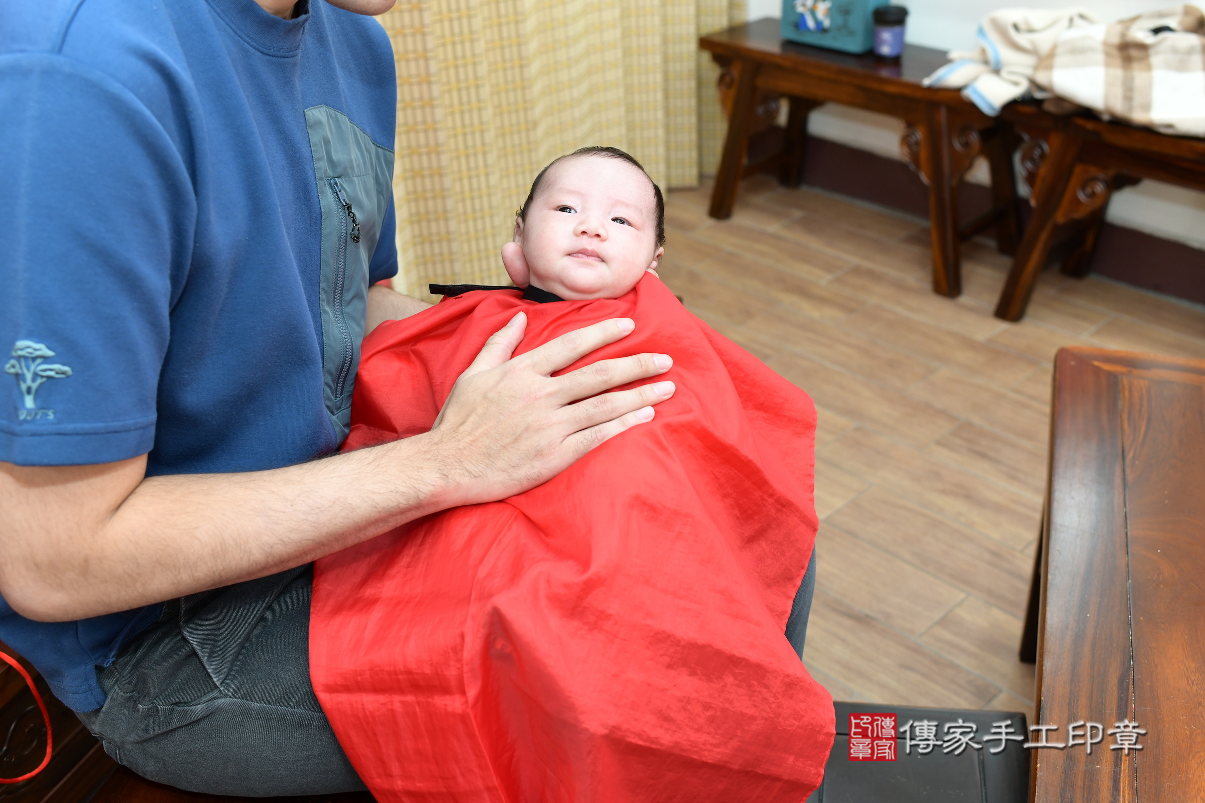 翰翰寶寶(新北市永和區嬰兒寶寶滿月剃頭理髮、嬰兒剃胎毛儀式吉祥話)。中國風會場，爸媽寶貝穿「日中韓」古裝禮服。專業拍照、證書。★購買「臍帶章、肚臍章、胎毛筆刷印章」贈送：剃頭、收涎、抓周，三選一。2025.4.13，照片15