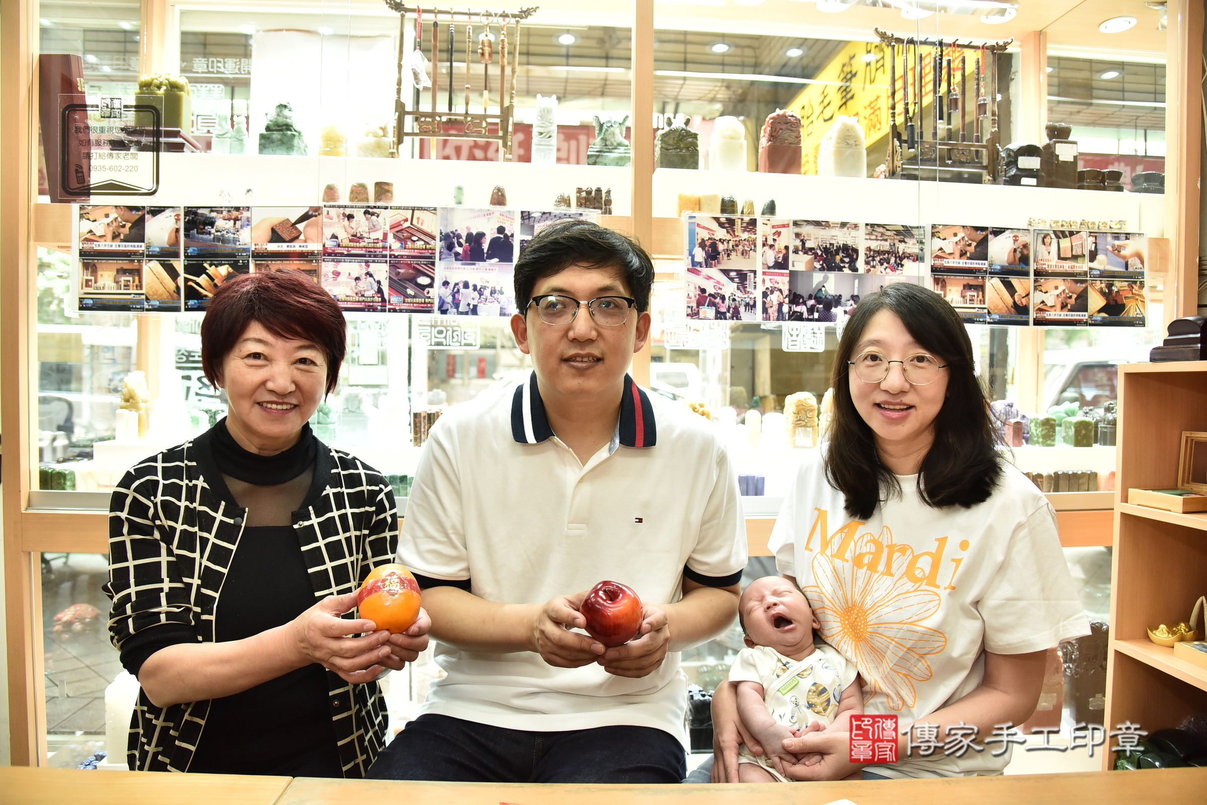 璿璿寶寶(新北市永和區嬰兒寶寶滿月剃頭理髮、嬰兒剃胎毛儀式吉祥話)。中國風會場，爸媽寶貝穿「日中韓」古裝禮服。專業拍照、證書。★購買「臍帶章、肚臍章、胎毛筆刷印章」贈送：剃頭、收涎、抓周，三選一。2025.4.18，照片6
