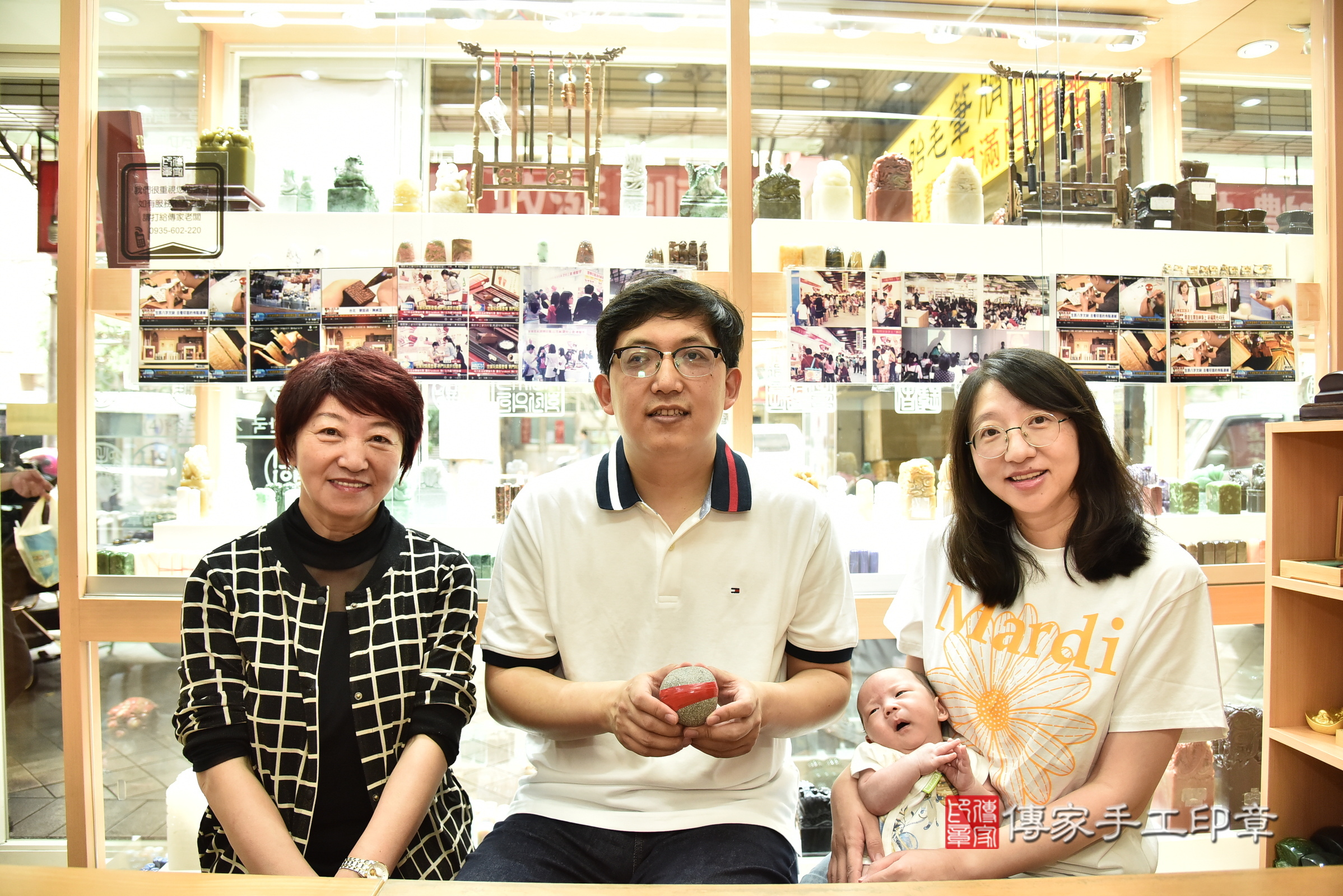 璿璿寶寶(新北市永和區嬰兒寶寶滿月剃頭理髮、嬰兒剃胎毛儀式吉祥話)。中國風會場，爸媽寶貝穿「日中韓」古裝禮服。專業拍照、證書。★購買「臍帶章、肚臍章、胎毛筆刷印章」贈送：剃頭、收涎、抓周，三選一。2025.4.18，照片7